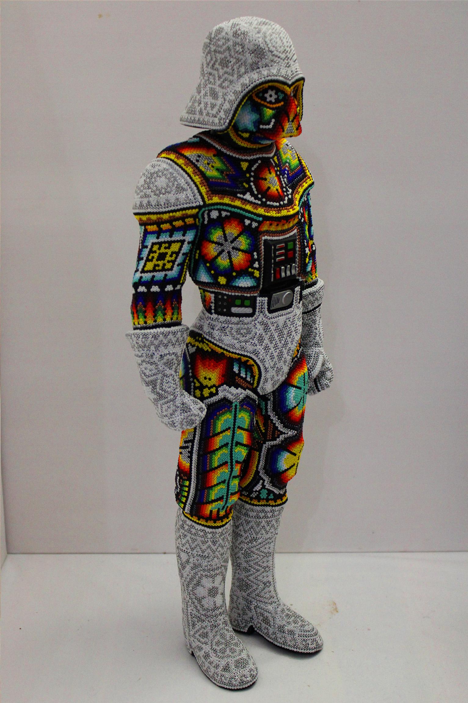 Série Huichol ALTERATIONS « Homme de l'univers » - Sculpture de CHROMA aka Rick Wolfryd 