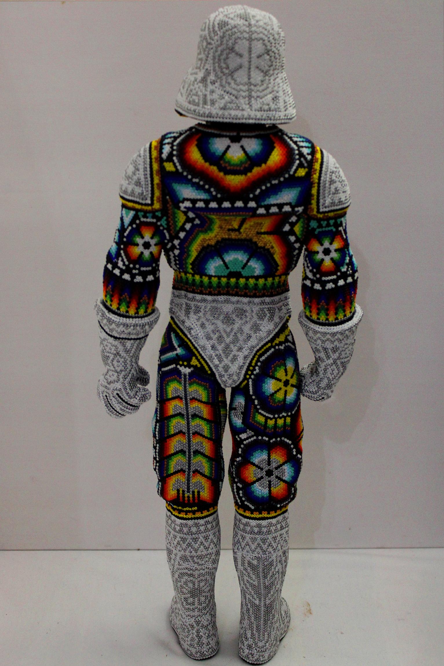 Série Huichol ALTERATIONS « Homme de l'univers » - Pop Art Sculpture par CHROMA aka Rick Wolfryd 