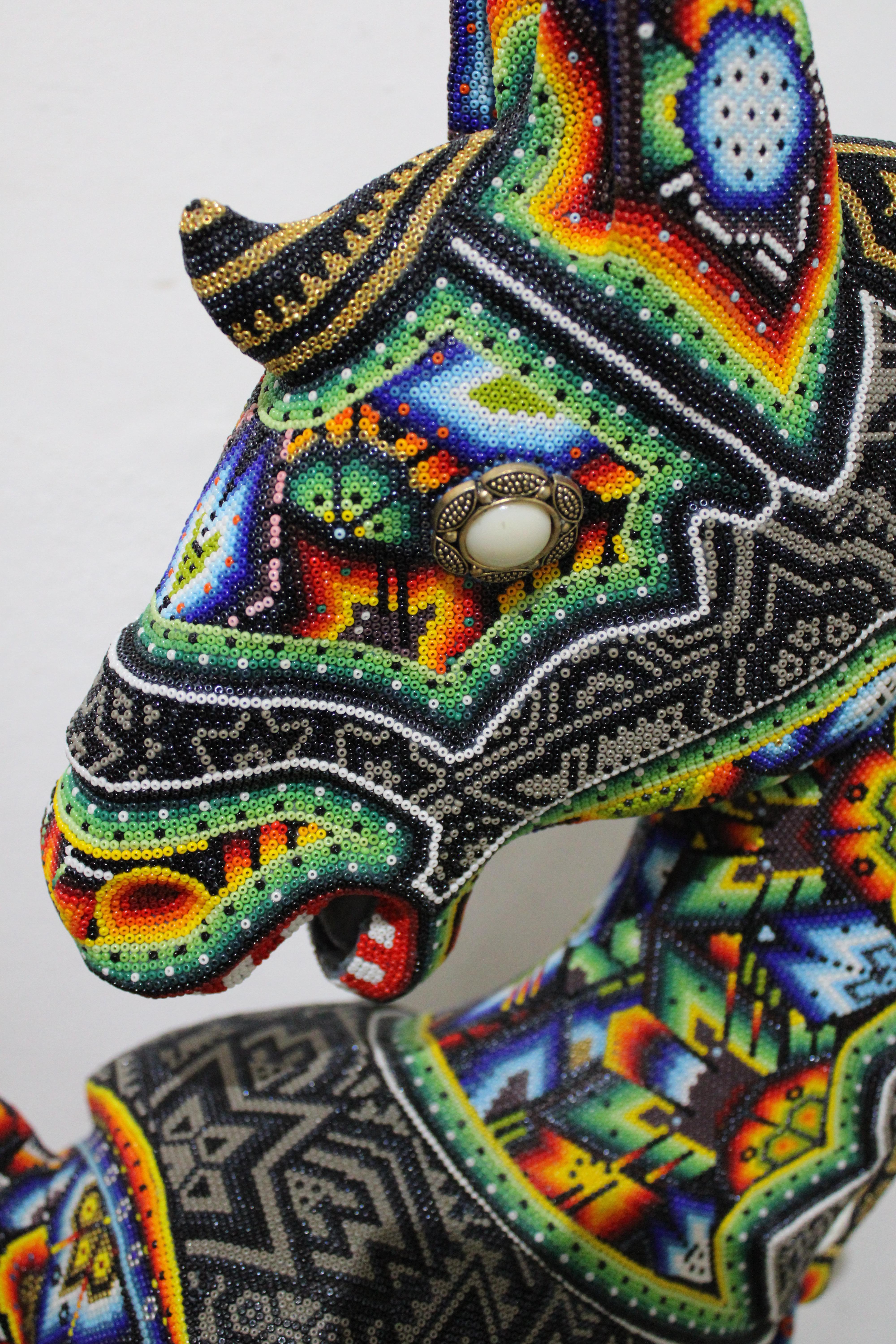 Série de manchons « WONDER HORSE » de Huichol Alterations - Pop Art Sculpture par CHROMA aka Rick Wolfryd 