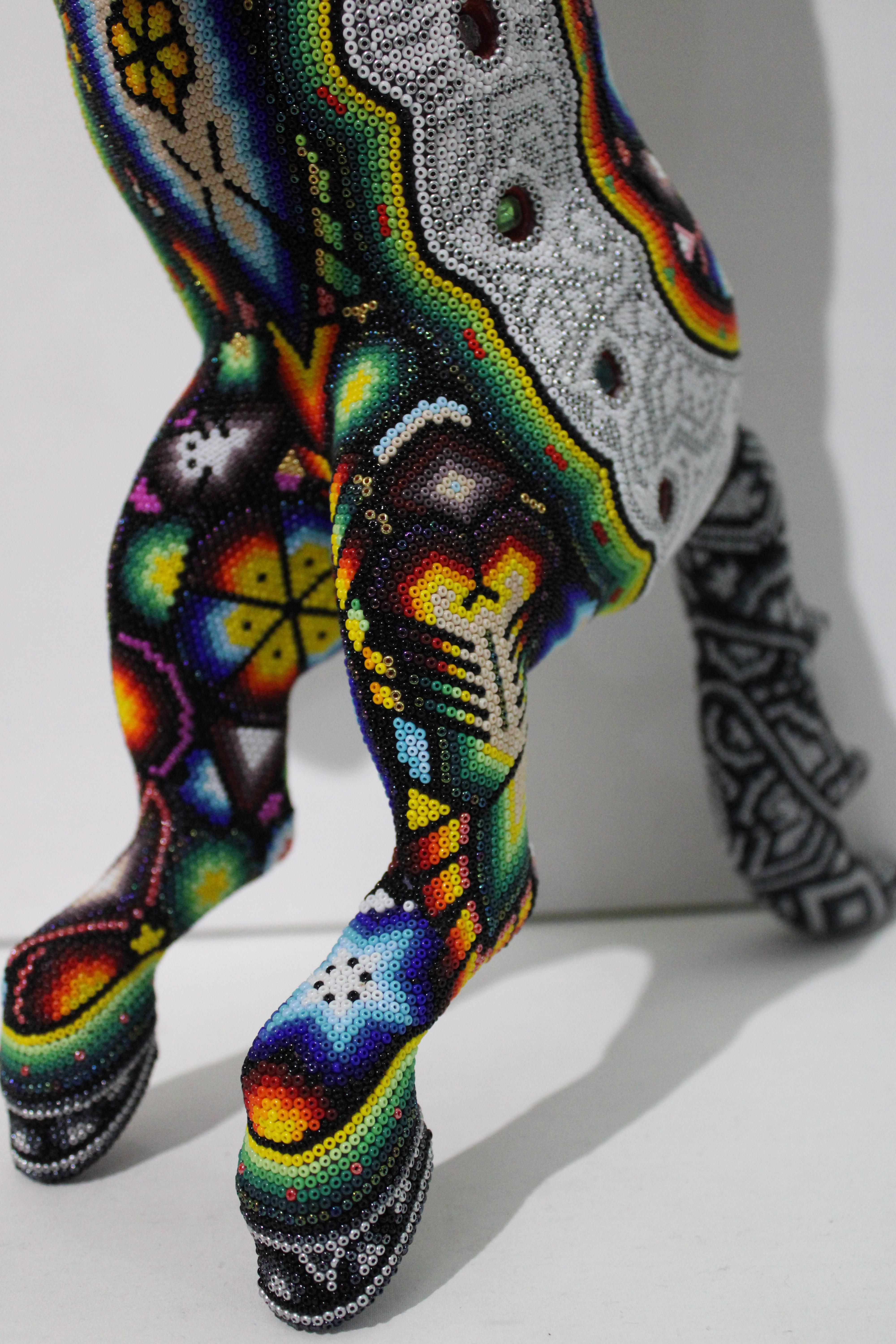 Série « WONDER HORSE Mini » de Huichol Alterations - Pop Art Sculpture par CHROMA aka Rick Wolfryd 