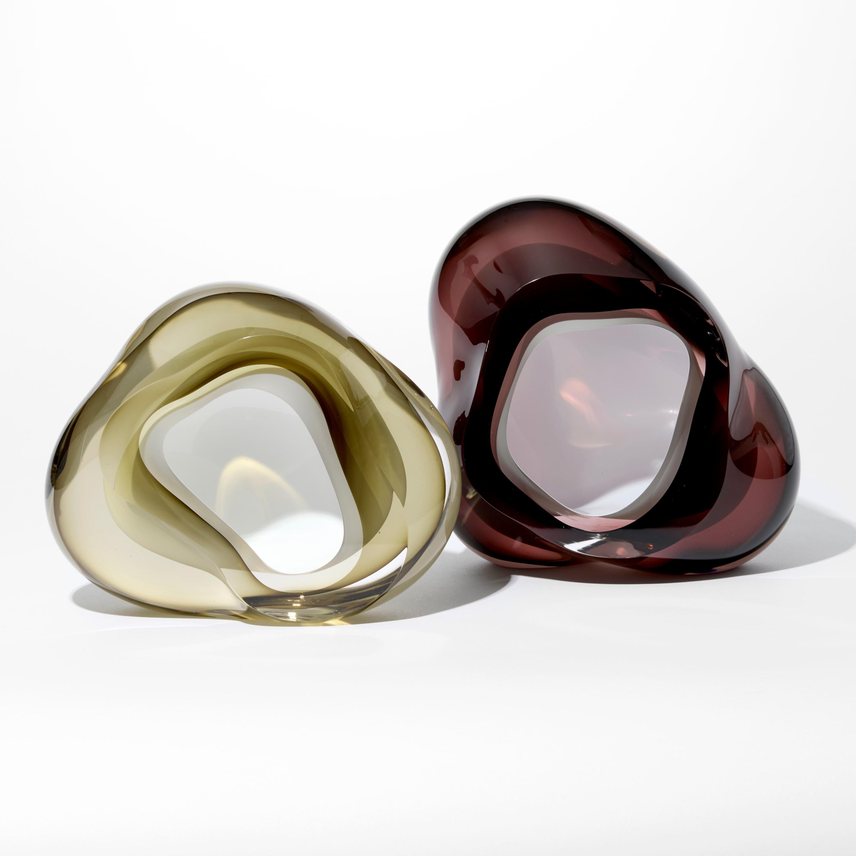 Chroma Vug in Olivin, amorphes Geode-Kristallglaskunstwerk von Samantha Donaldson (Britisch) im Angebot