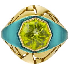 Chromanteq: 2.95 Carat Peridot Bombe Ring in 18 Carat Yellow Gold