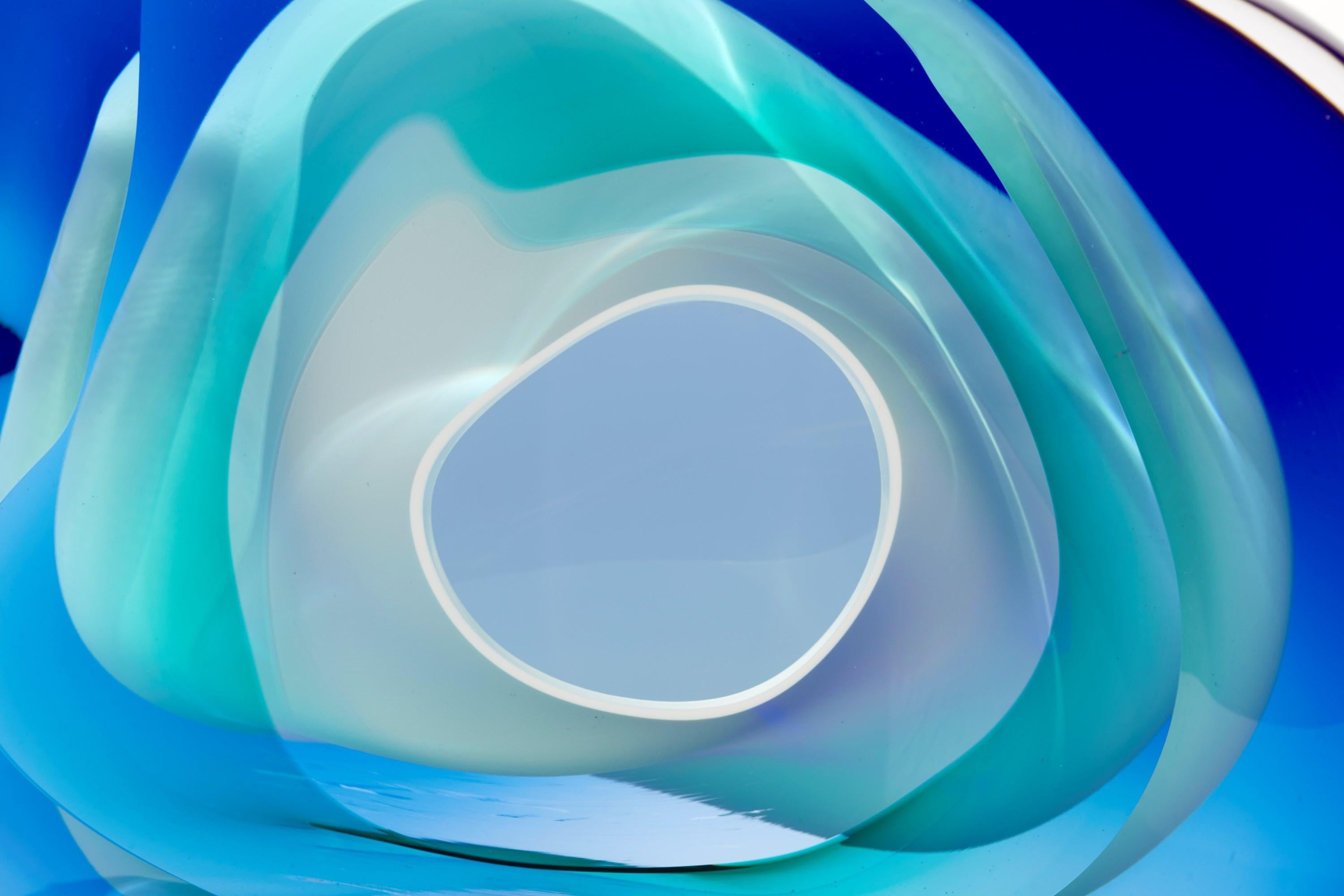 Chromatic Vug in Blue & Emerald, un'opera d'arte in vetro geodico di Samantha Donaldson In condizioni Nuovo in vendita a London, GB