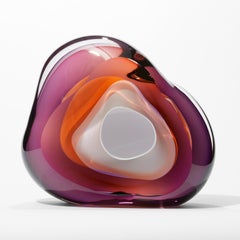 Chromatic Vug in Orange & Purple, scultura in vetro amorfo di Samantha Donaldson