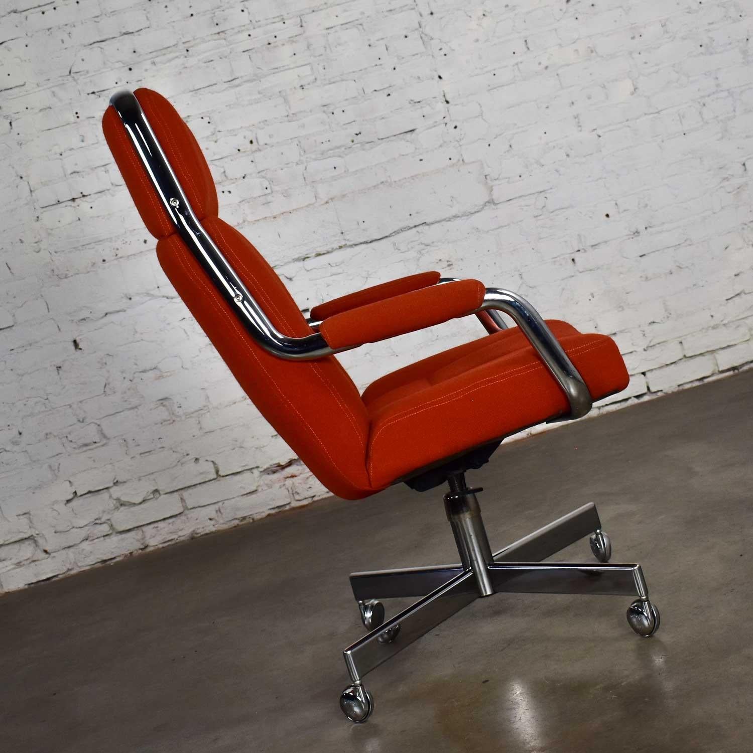 Chromcraft Adjustable Armed High Back Rolling Office Chair Orange Hopsack Fabric In Good Condition In Topeka, KS