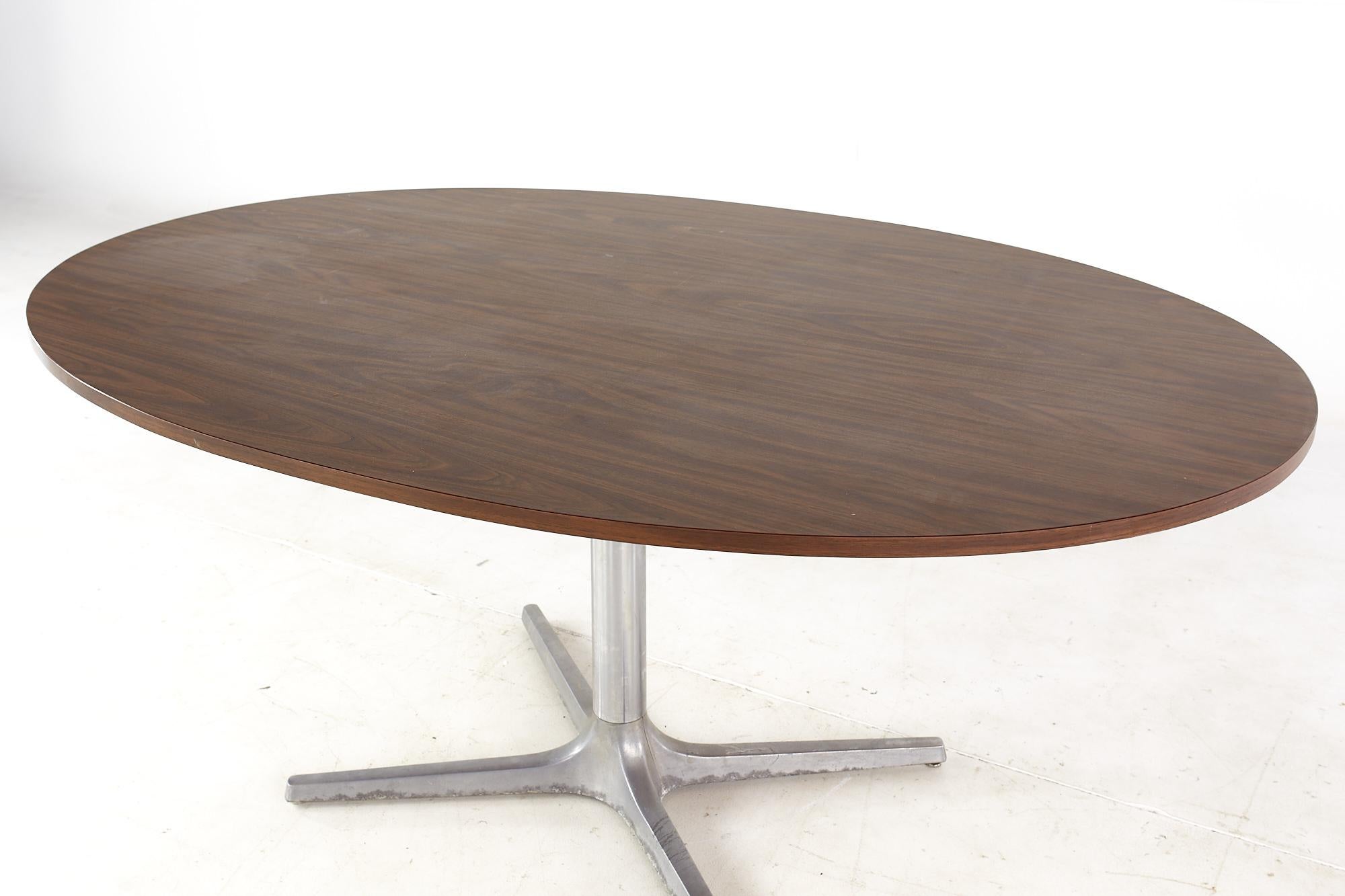 Chromcraft Mid-Century Dining Table with Knoll Style Laminate Top In Good Condition For Sale In Countryside, IL