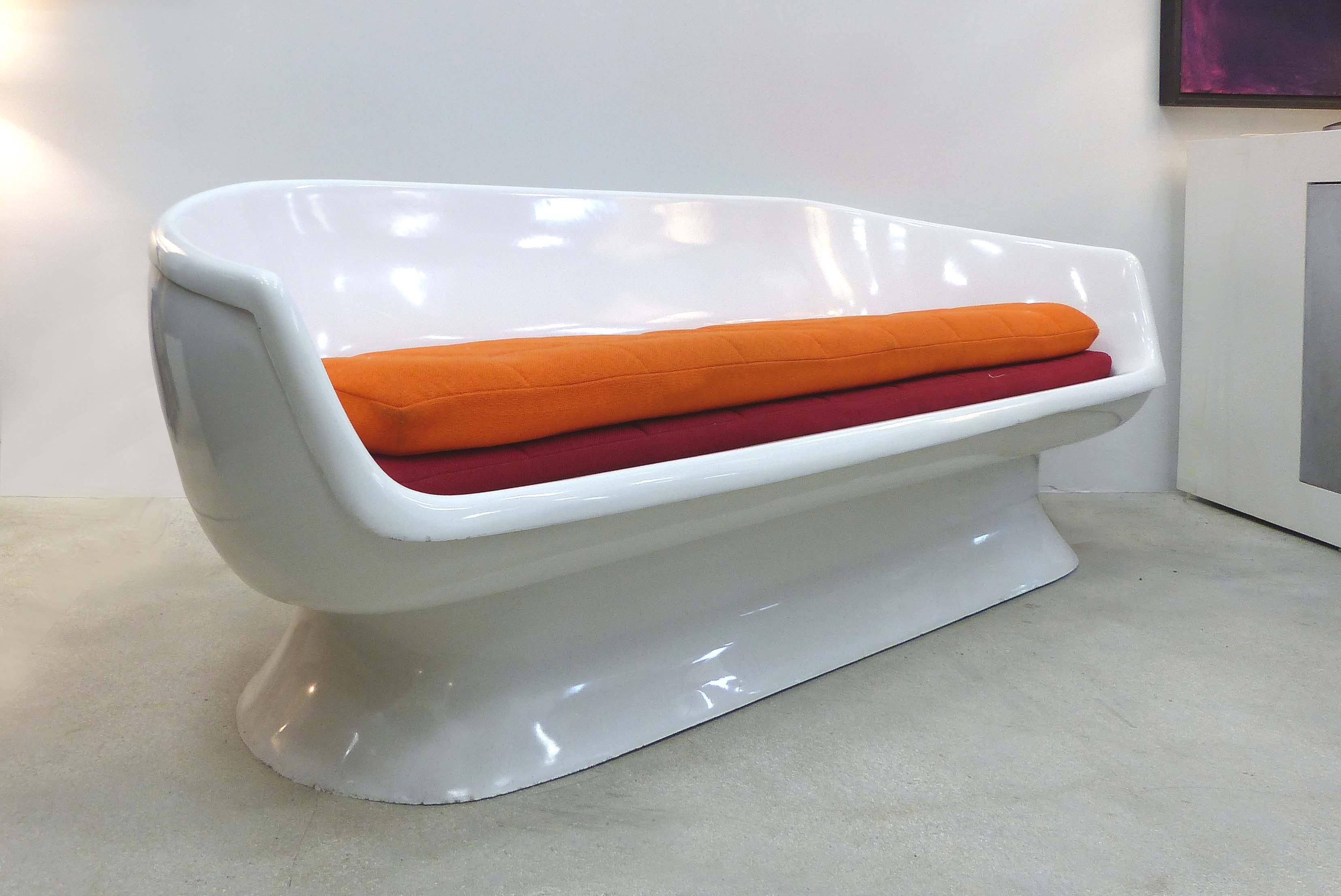 Chromcraft Space Age Enameled Fiberglass Shell Sofa, circa 1960s In Good Condition In Miami, FL