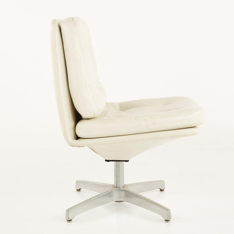 Chromcraft Style MCM White Vinyl and Aluminum Tufted Swivel Dining