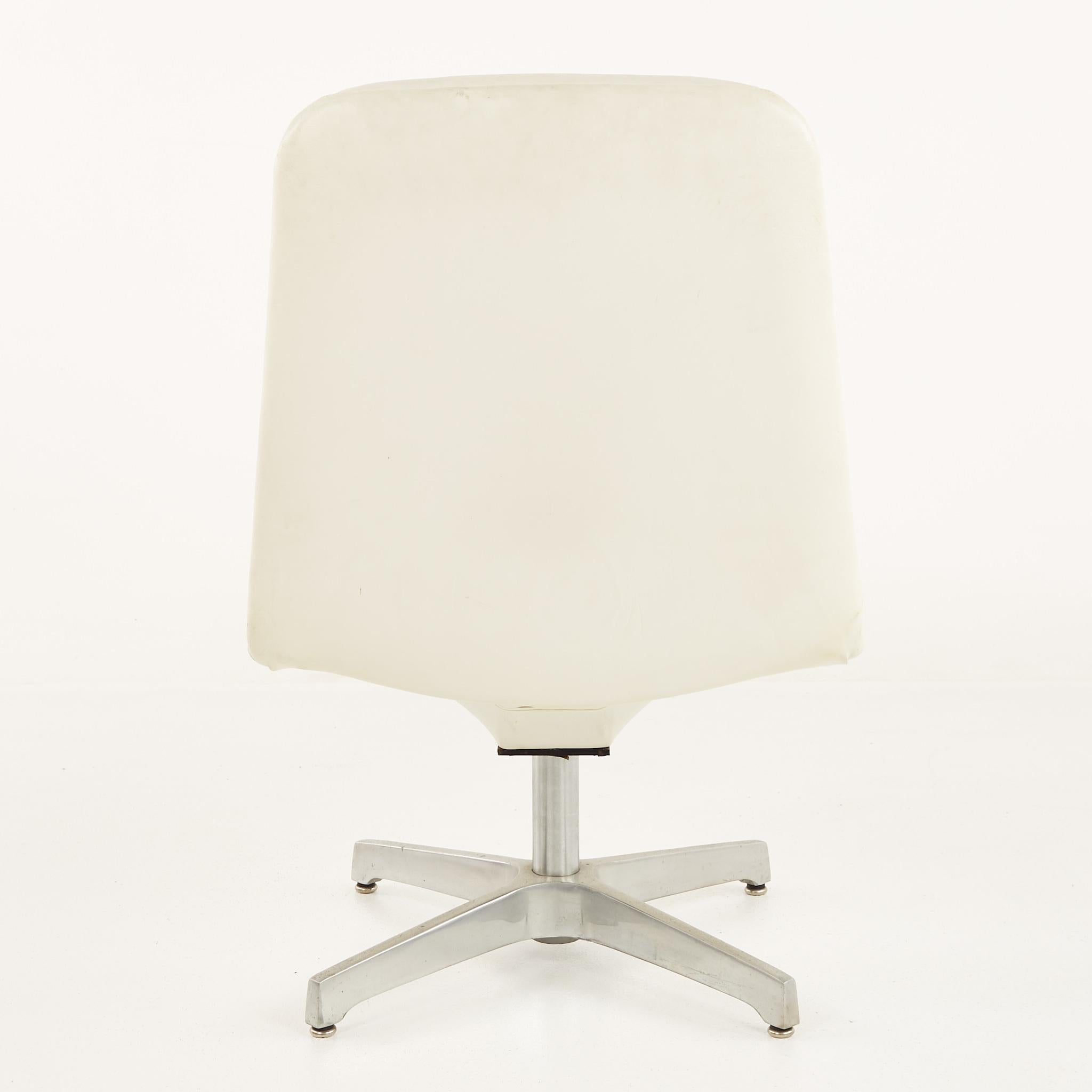 Late 20th Century Chromcraft Style MCM White Vinyl and Aluminum Tufted Swivel Dining Chairs, 4 For Sale