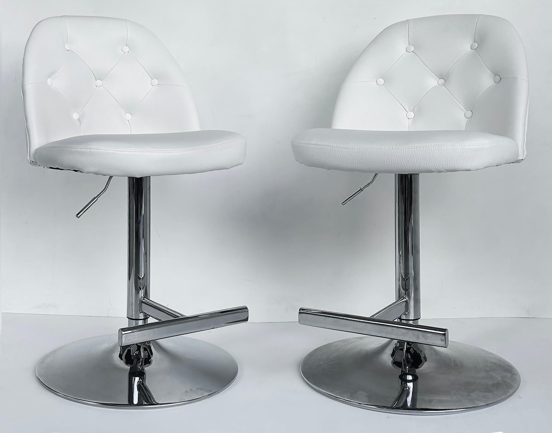 Chrome Adjustable Bar / Counter Height Stools with Footrests, Pair 

Offered for sale is a pair of chrome adjustable height stools with footrests and white vinyl upholstered seats.  These bar stools can be adjusted using the lever underneath the