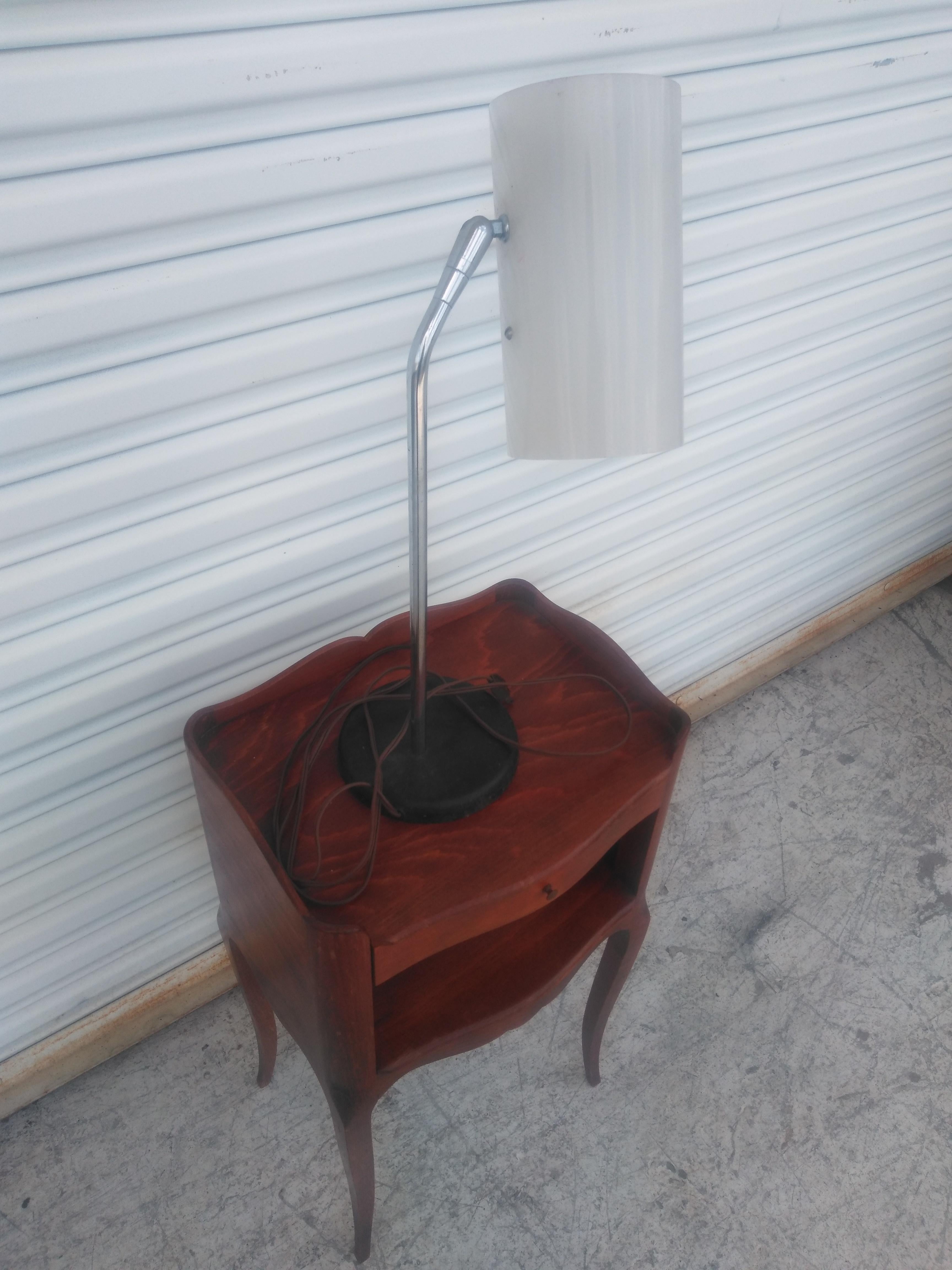 Chrome Adjustable Table Lamp w/ Cylinder Lucite Sahde In Good Condition For Sale In Pasadena, TX