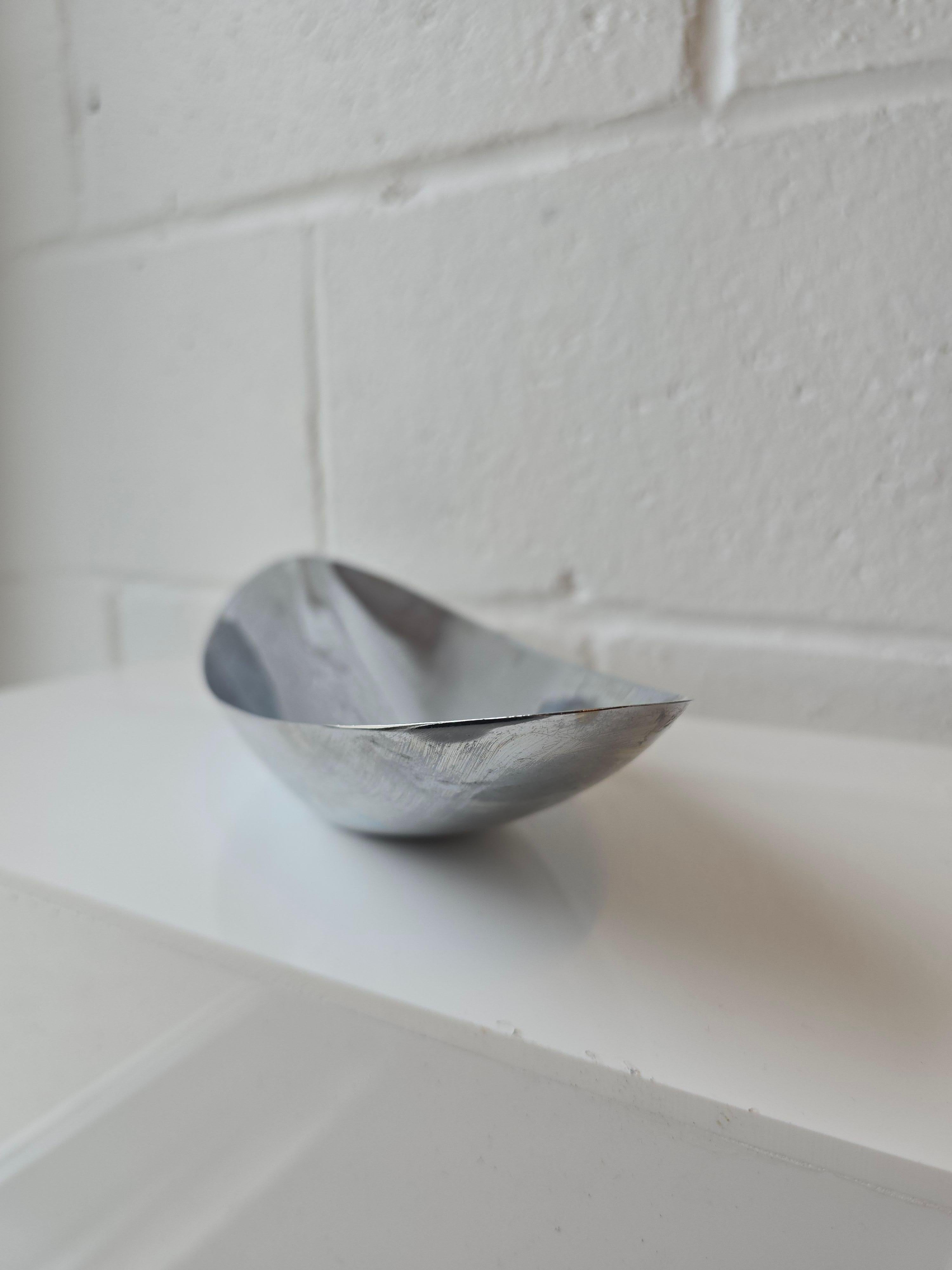 Chrome Aluminum Decorative Bowl Dish Made in Japan In Fair Condition In Toronto, ON