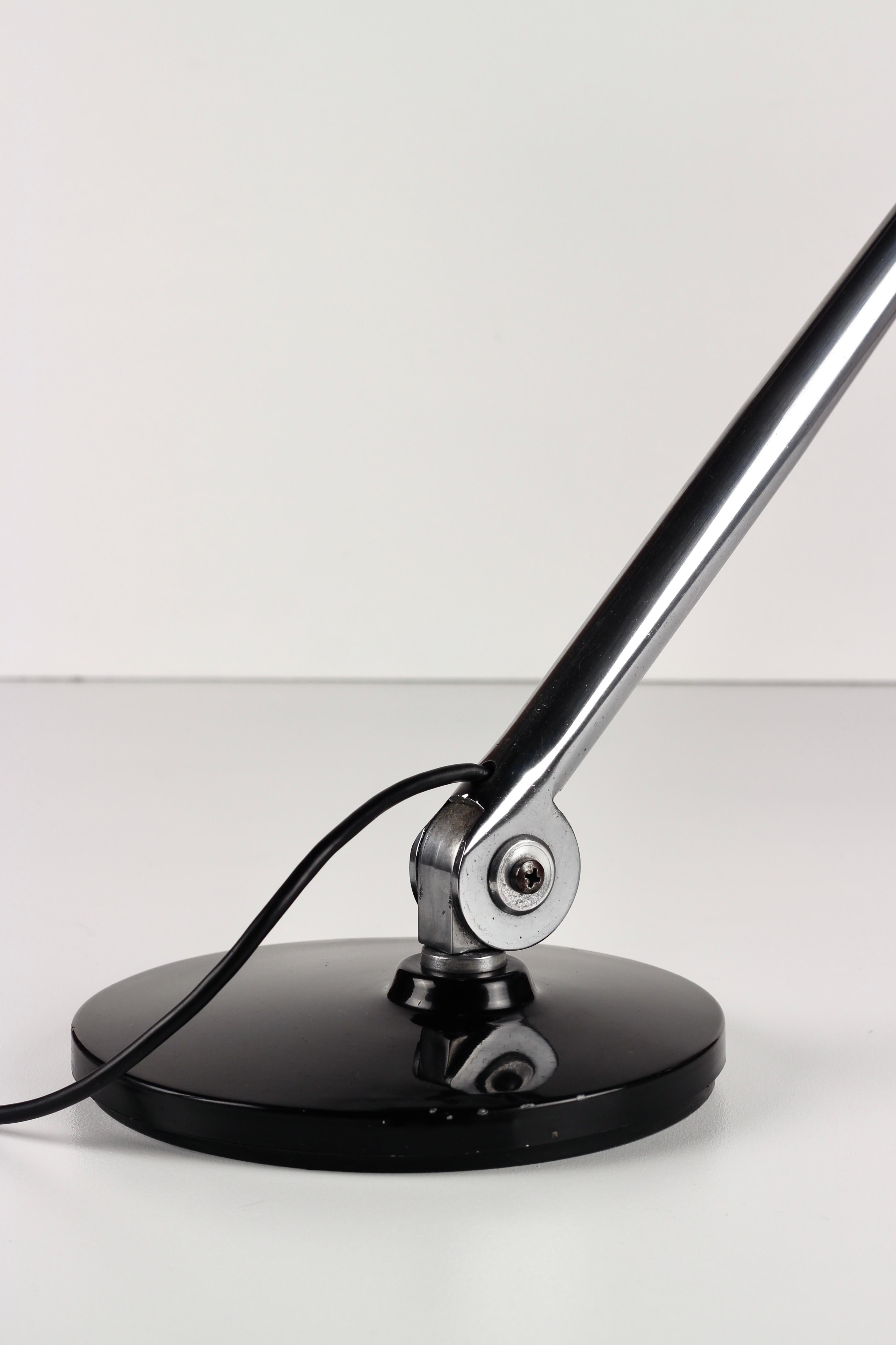 Chrome and Aluminium Fase desk lamp Modelos patentados Madrid Espana For Sale 3