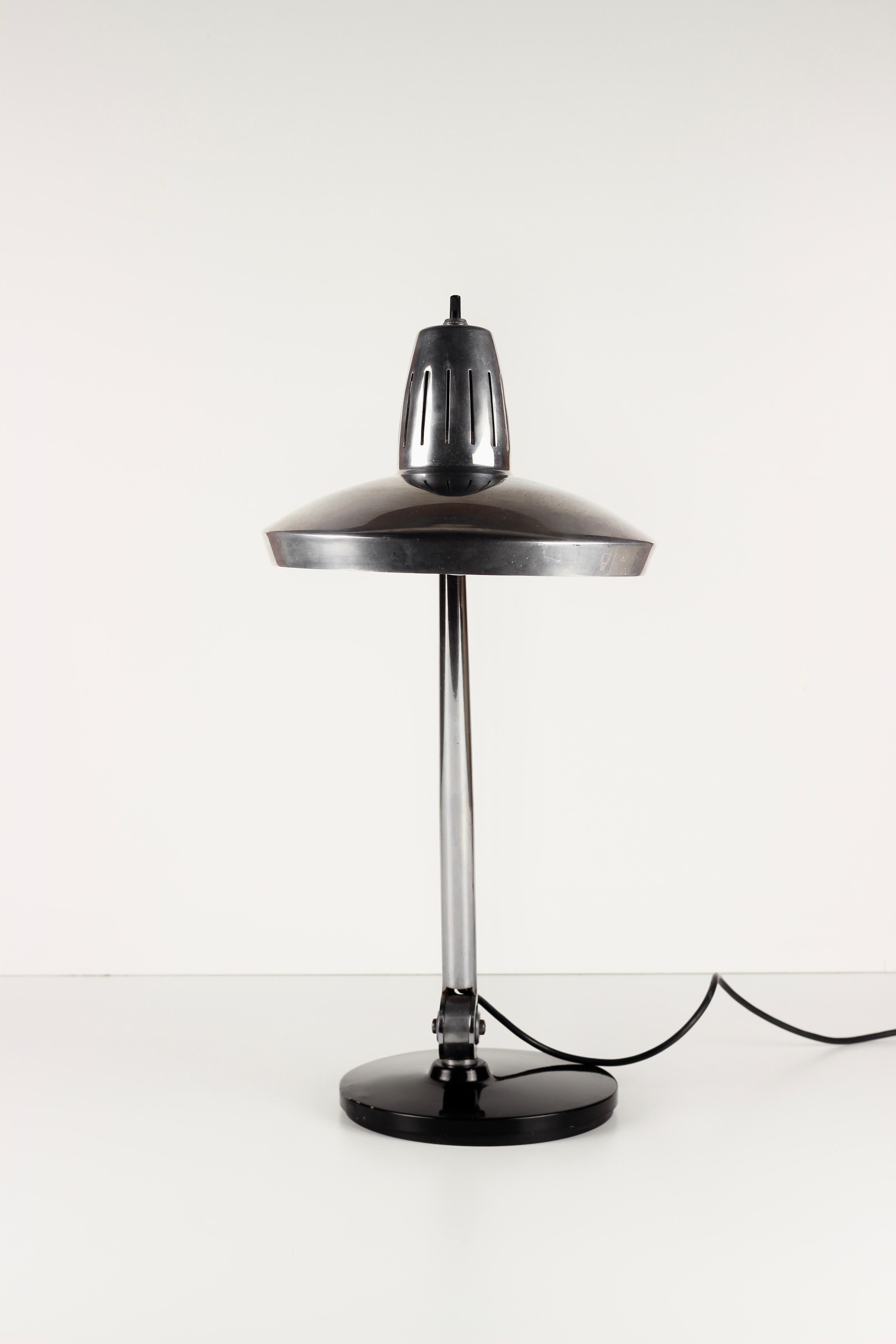 A rarely seen example of a Fase desk lamp Modelos patentados made in Madrid Spain. Influenced in its design aesthetic from the space age of the 1960’s, this light most often than not is seen in coloured finishes including orange, red etc, but rarely