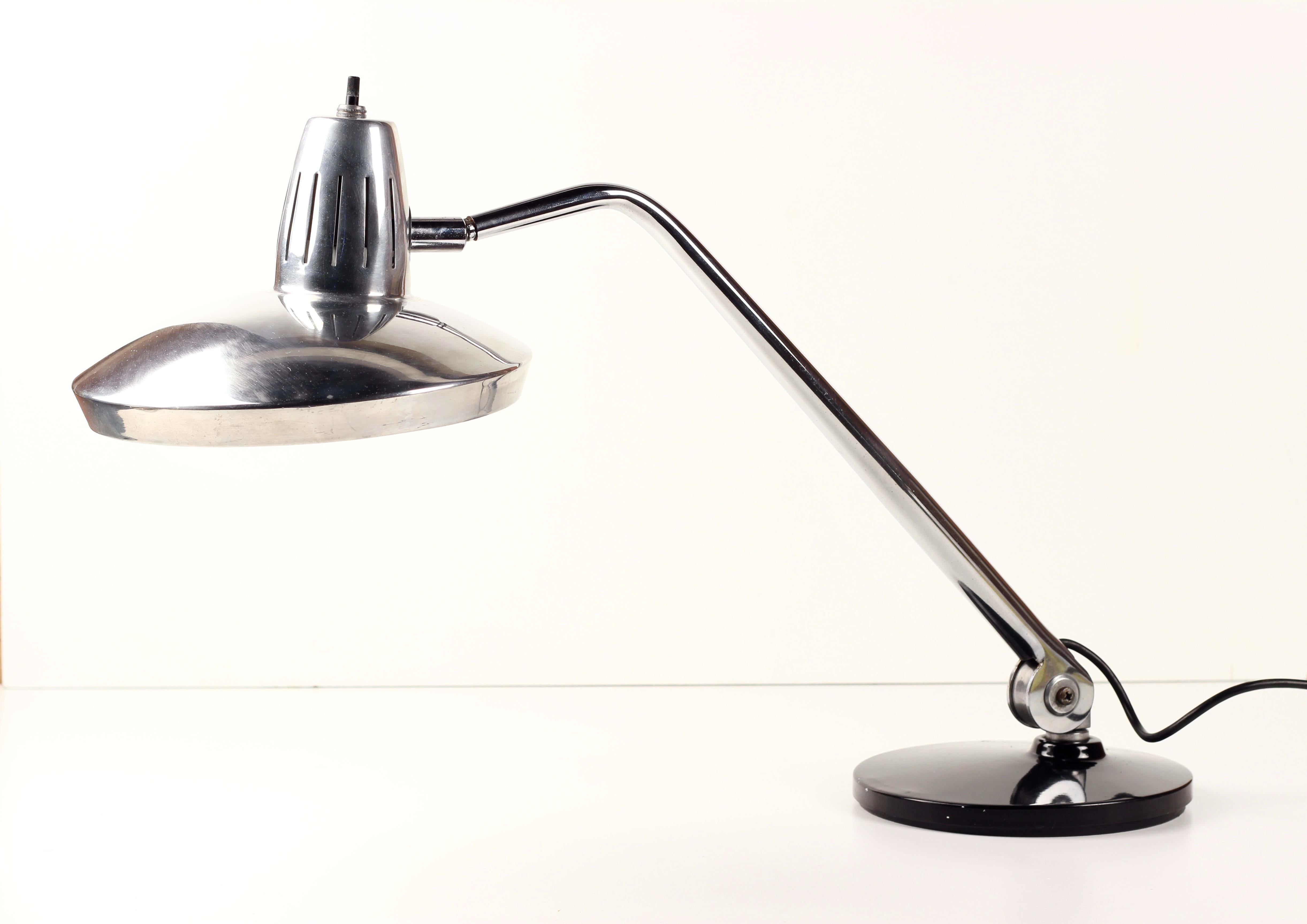 Spanish Chrome and Aluminium Fase desk lamp Modelos patentados Madrid Espana For Sale