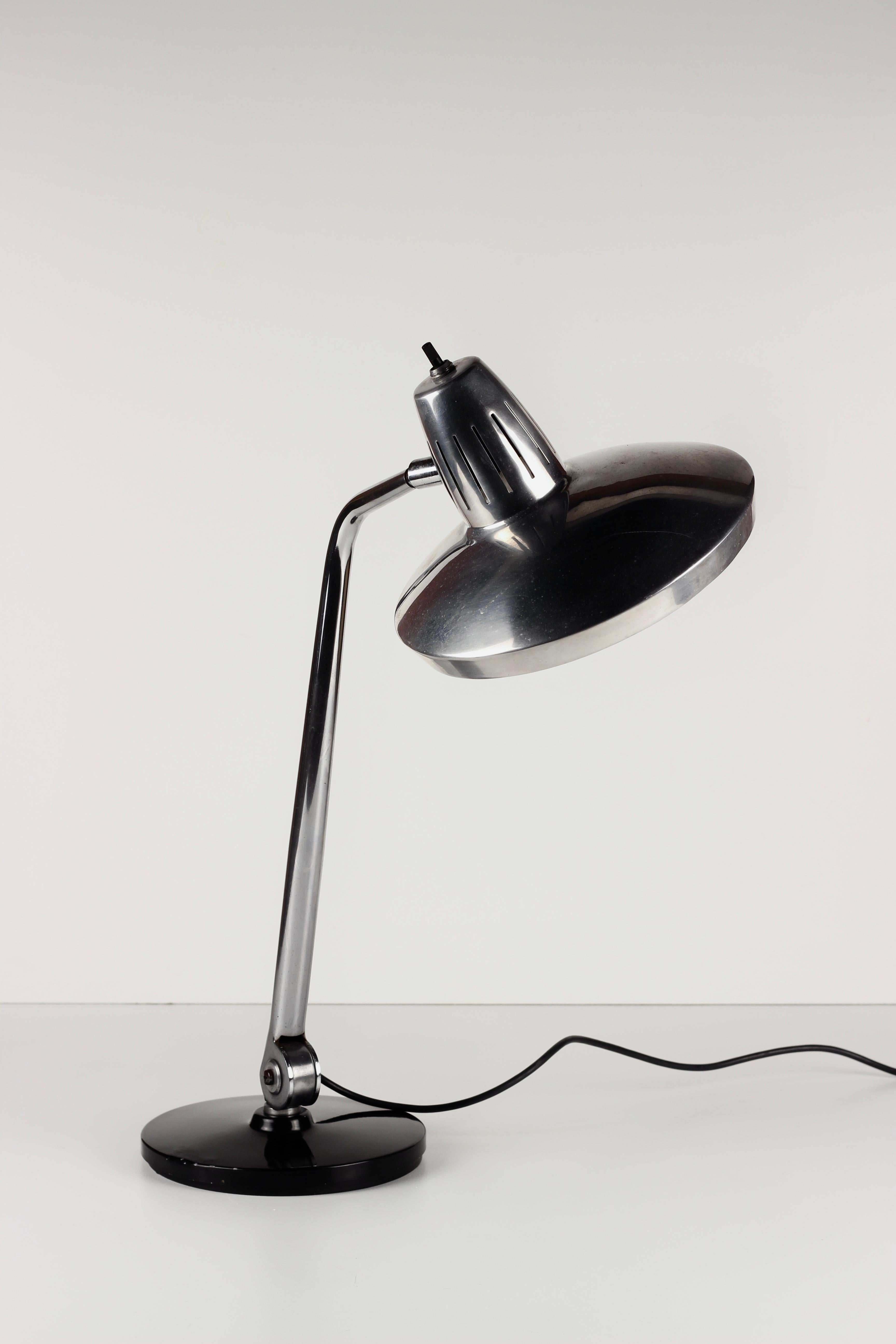 Schreibtischlampe aus Chrom und Aluminium Fase Modellos patentados Madrid Espana (Spanisch) im Angebot