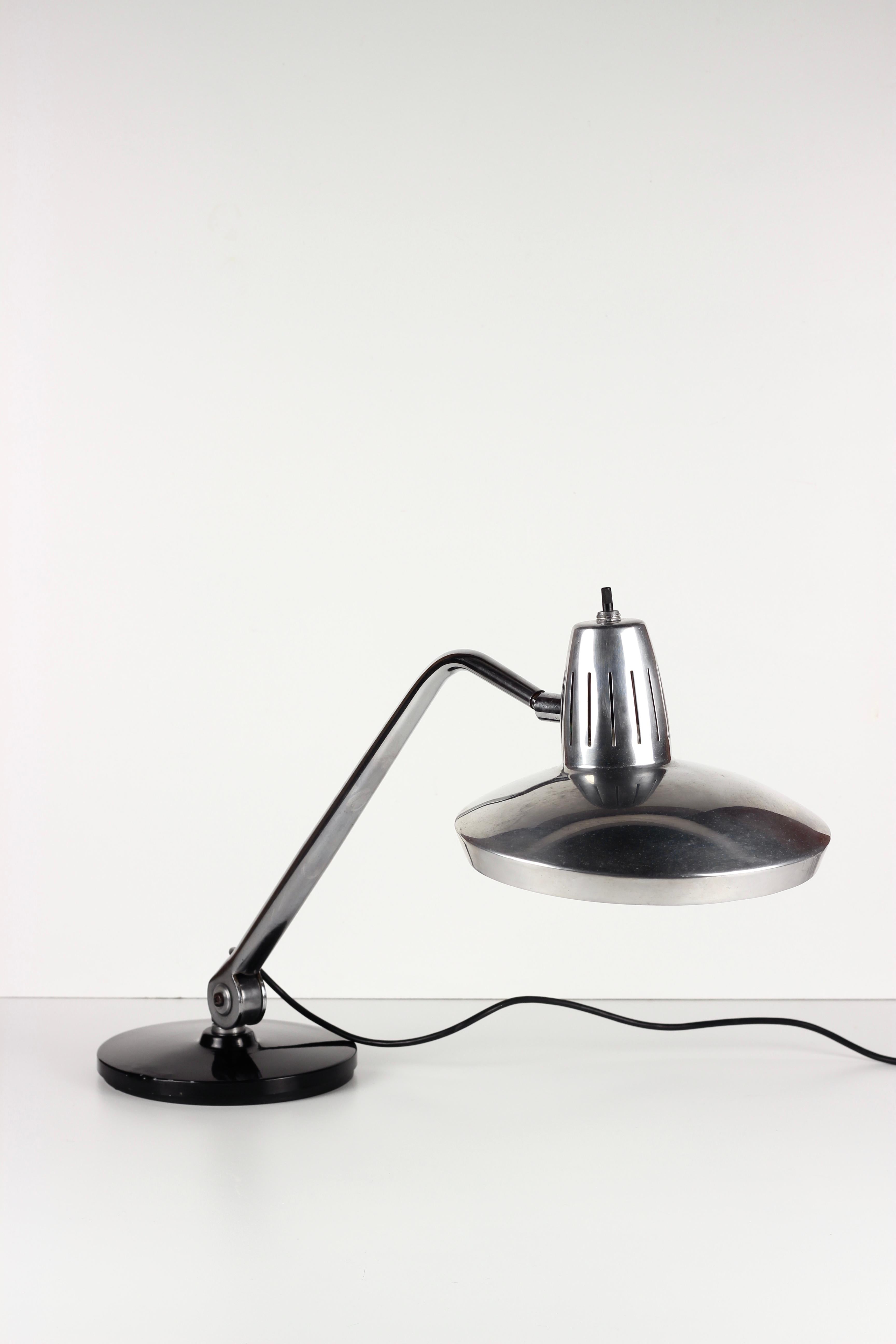 Schreibtischlampe aus Chrom und Aluminium Fase Modellos patentados Madrid Espana im Zustand „Gut“ im Angebot in London, GB
