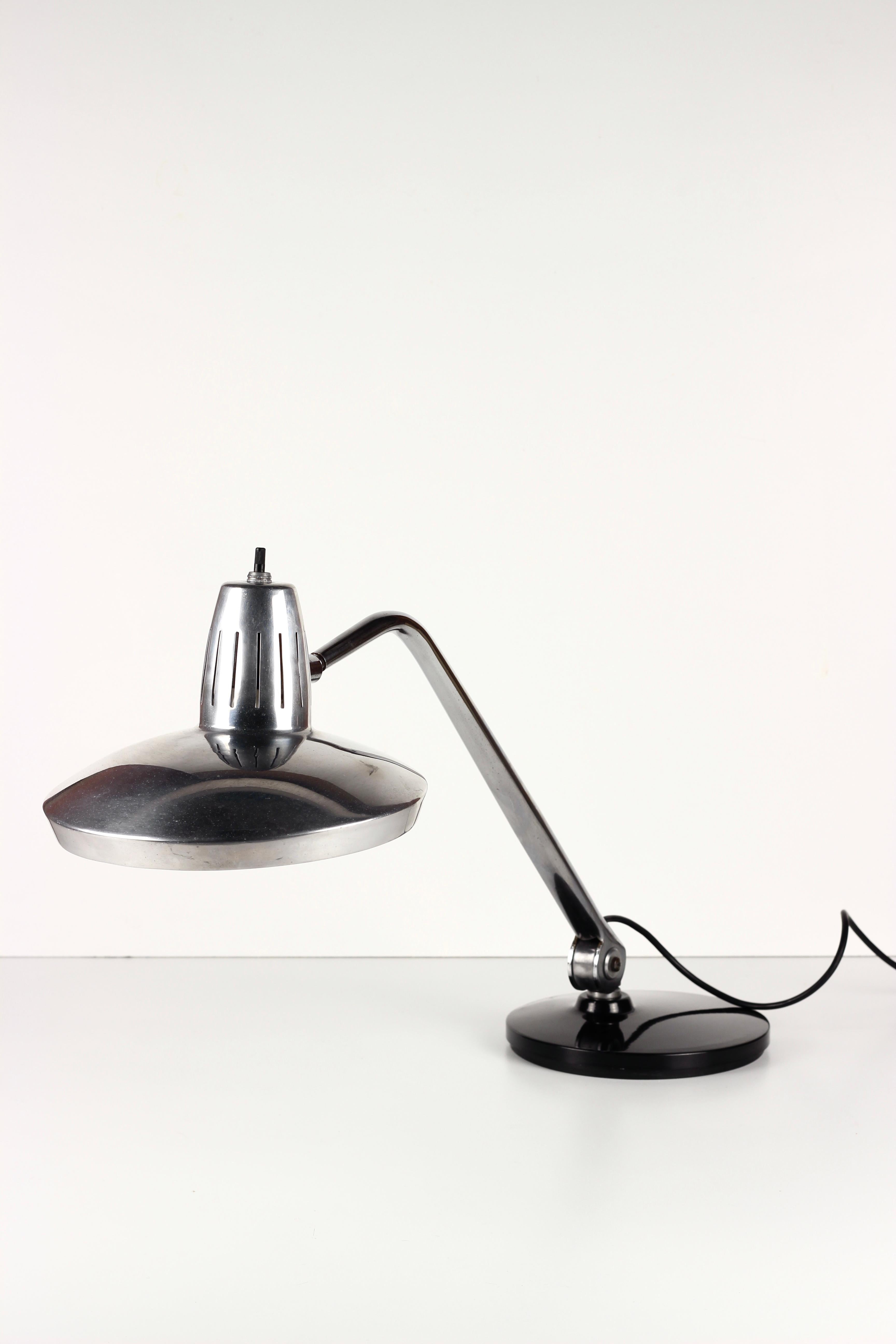 Mid-20th Century Chrome and Aluminium Fase desk lamp Modelos patentados Madrid Espana For Sale