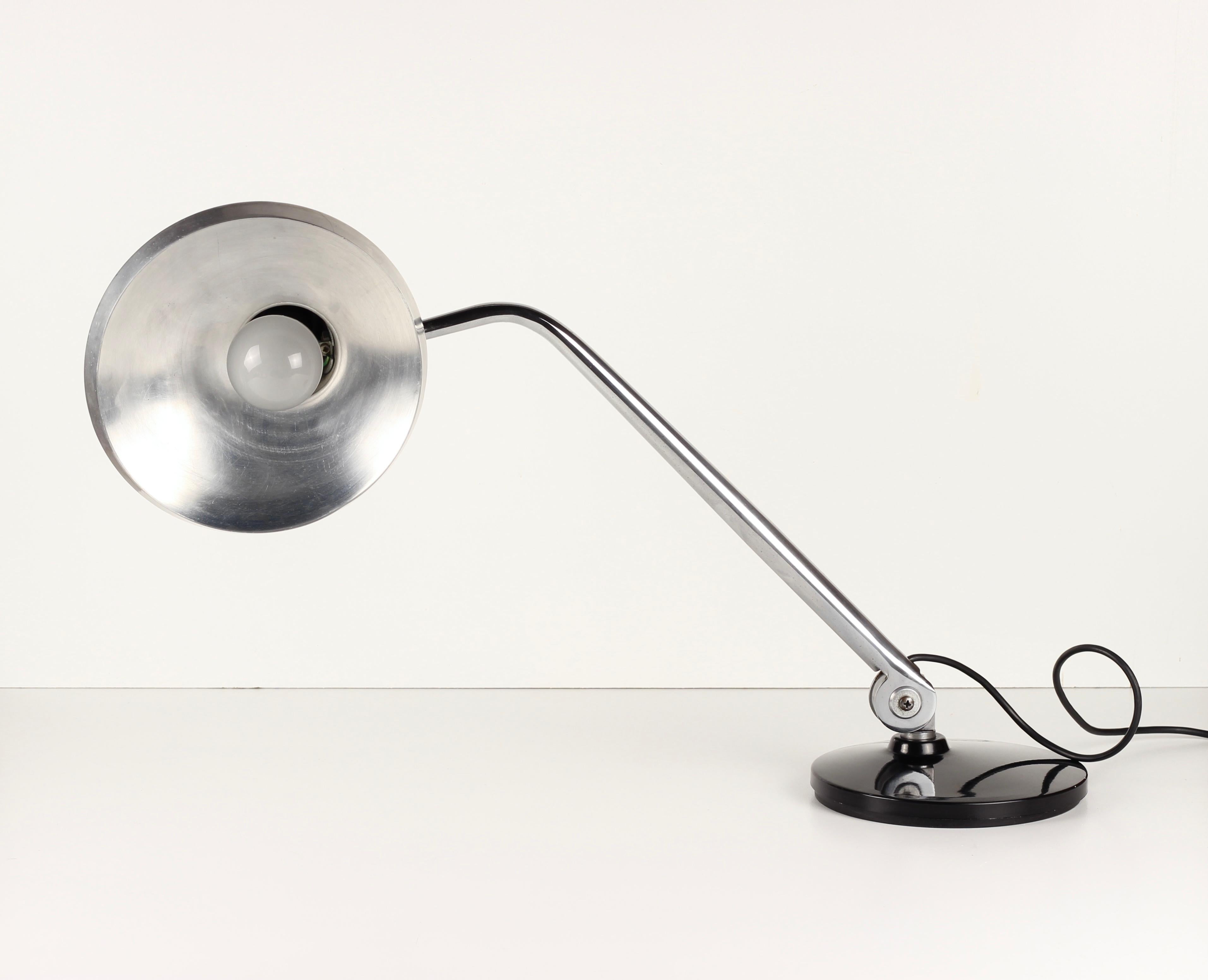 Chrome and Aluminium Fase desk lamp Modelos patentados Madrid Espana For Sale 1