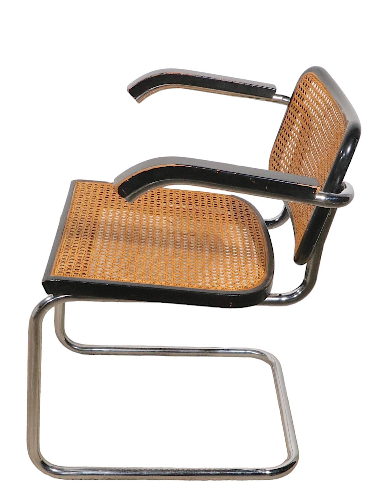 Canne Chaise CIRCA chromée et noire Designée par Marcel Breuer Fabriquée en Italie vers les années 1970