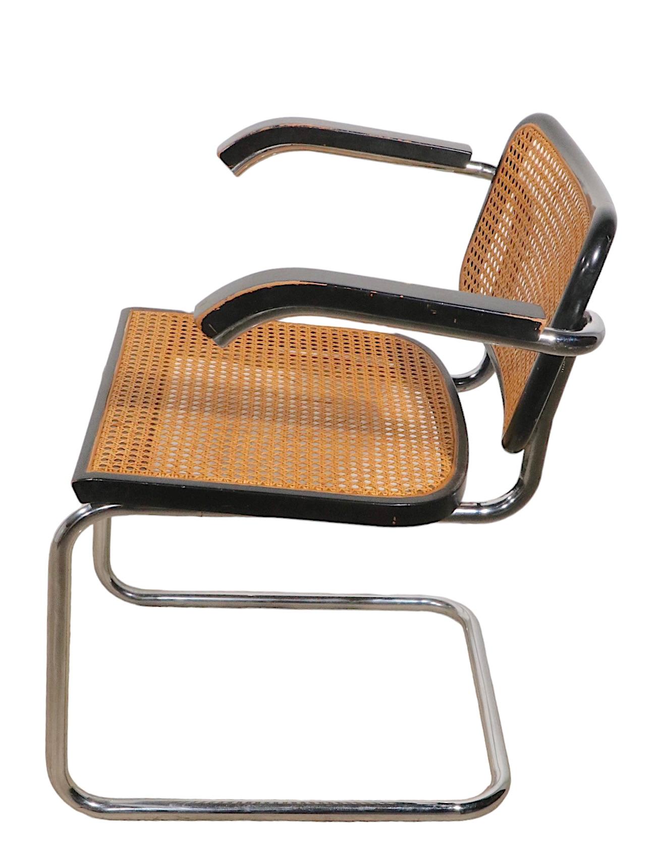 Canne Chaise CIRCA chromée et noire Designée par Marcel Breuer Fabriquée en Italie vers les années 1970 en vente