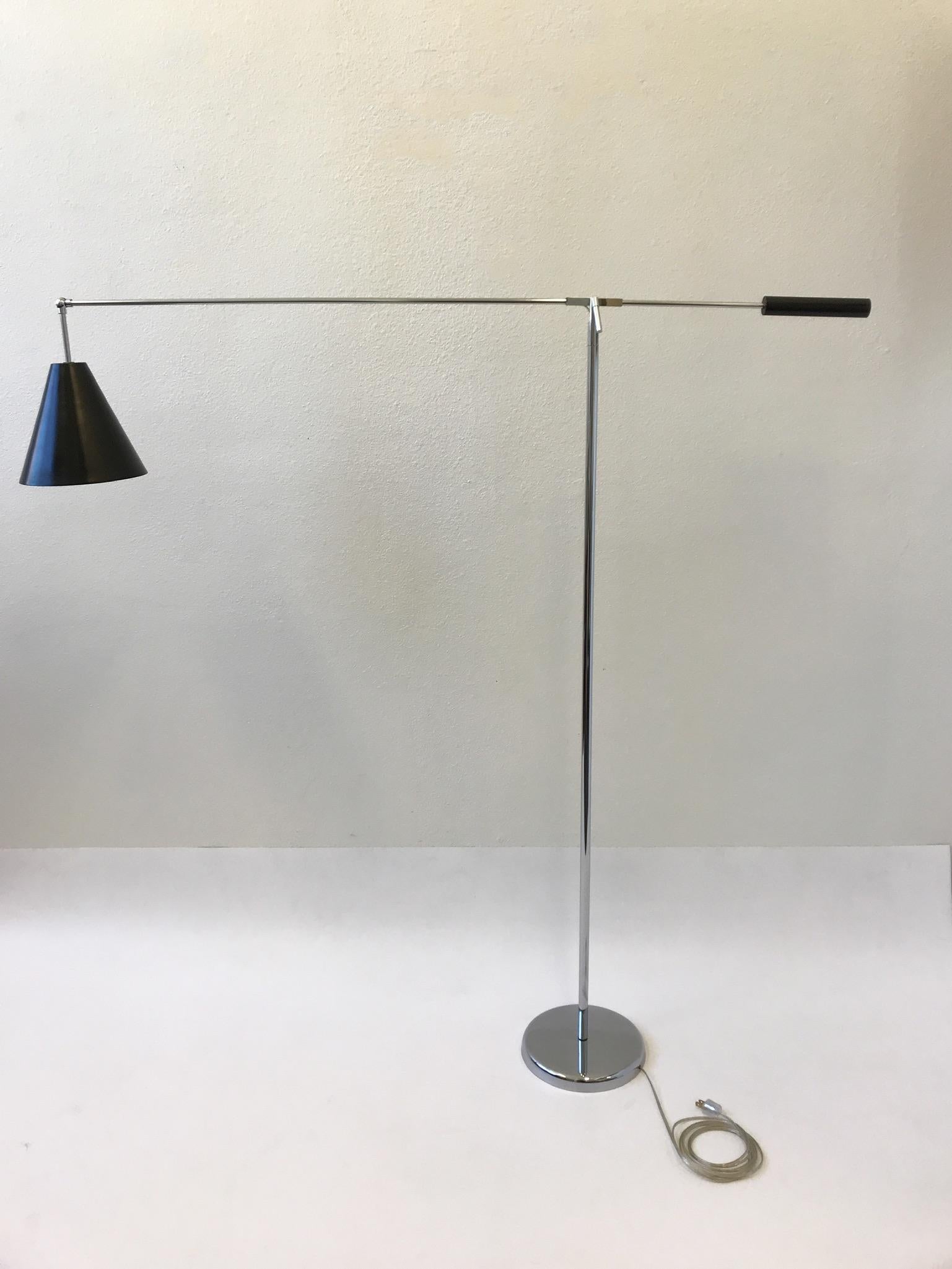 Chrome and Black Lacquered Adjustable Floor Lamp by Robert Sonneman In Good Condition In Palm Springs, CA