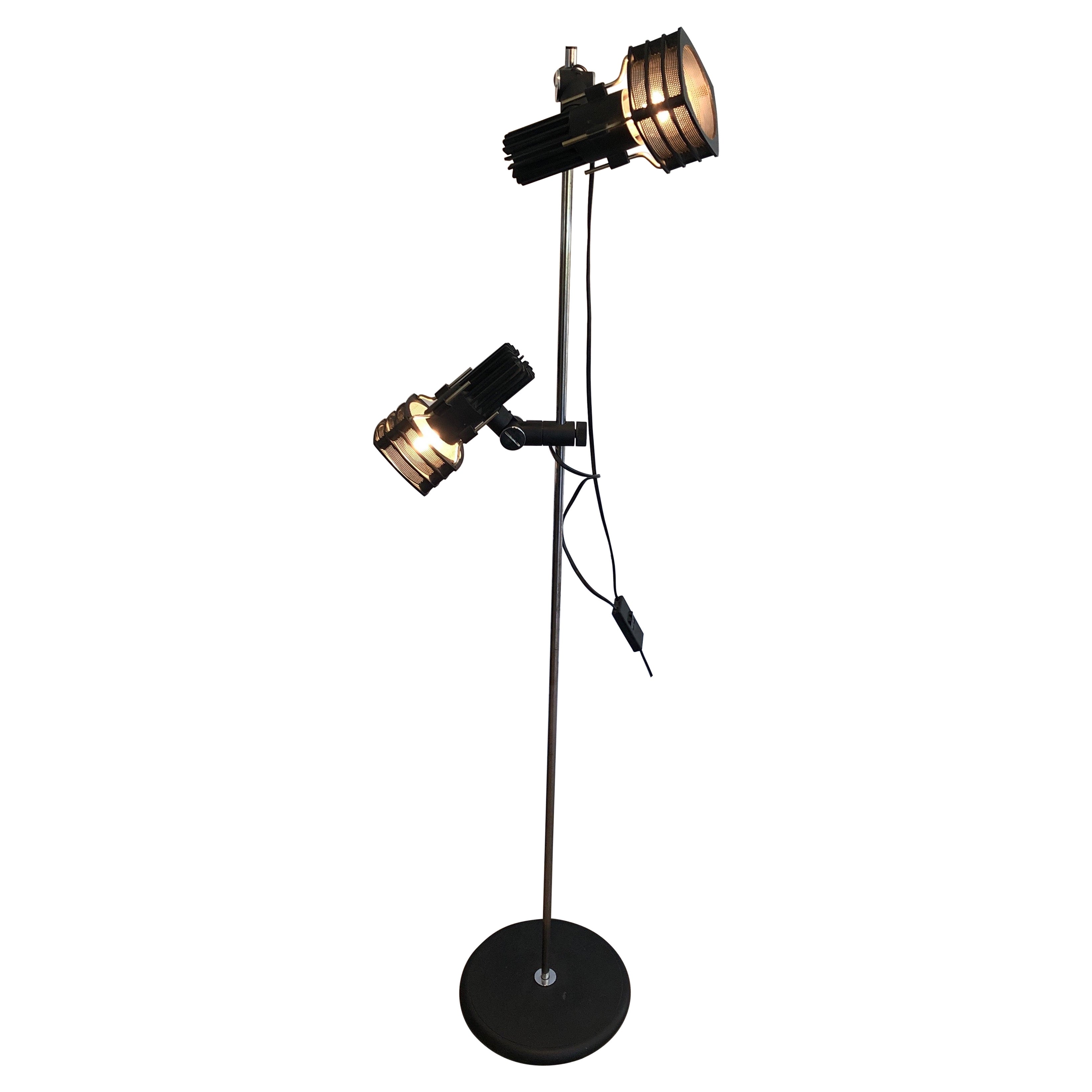 Stehlampe aus Chrom und schwarz lackiertem Design mit verstellbaren Lichtern. Französische Arbeit im Angebot
