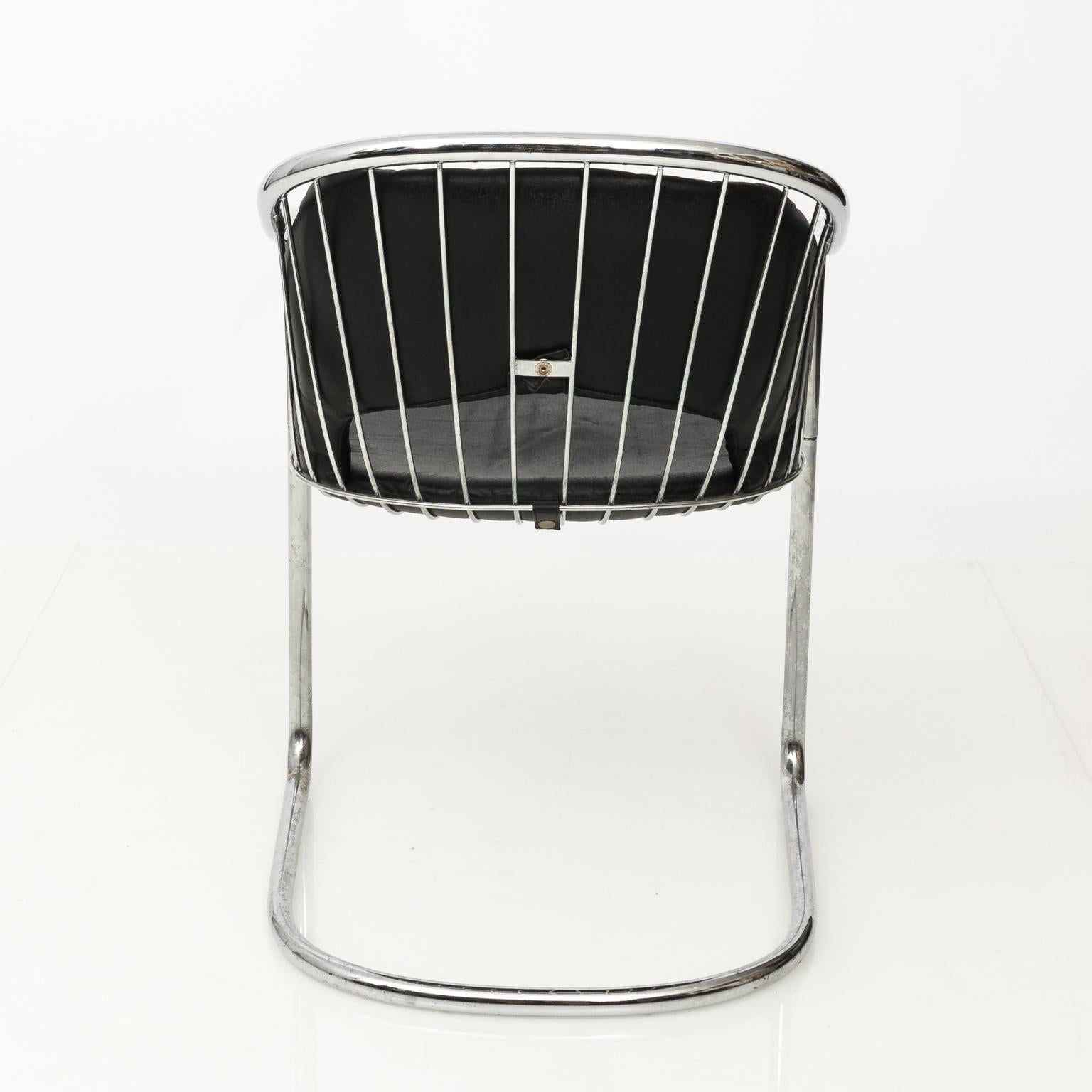 Mid-Century Modern style Italian chrome and black leather armchair with cantilever bases by Cidue, circa 1970s.
   