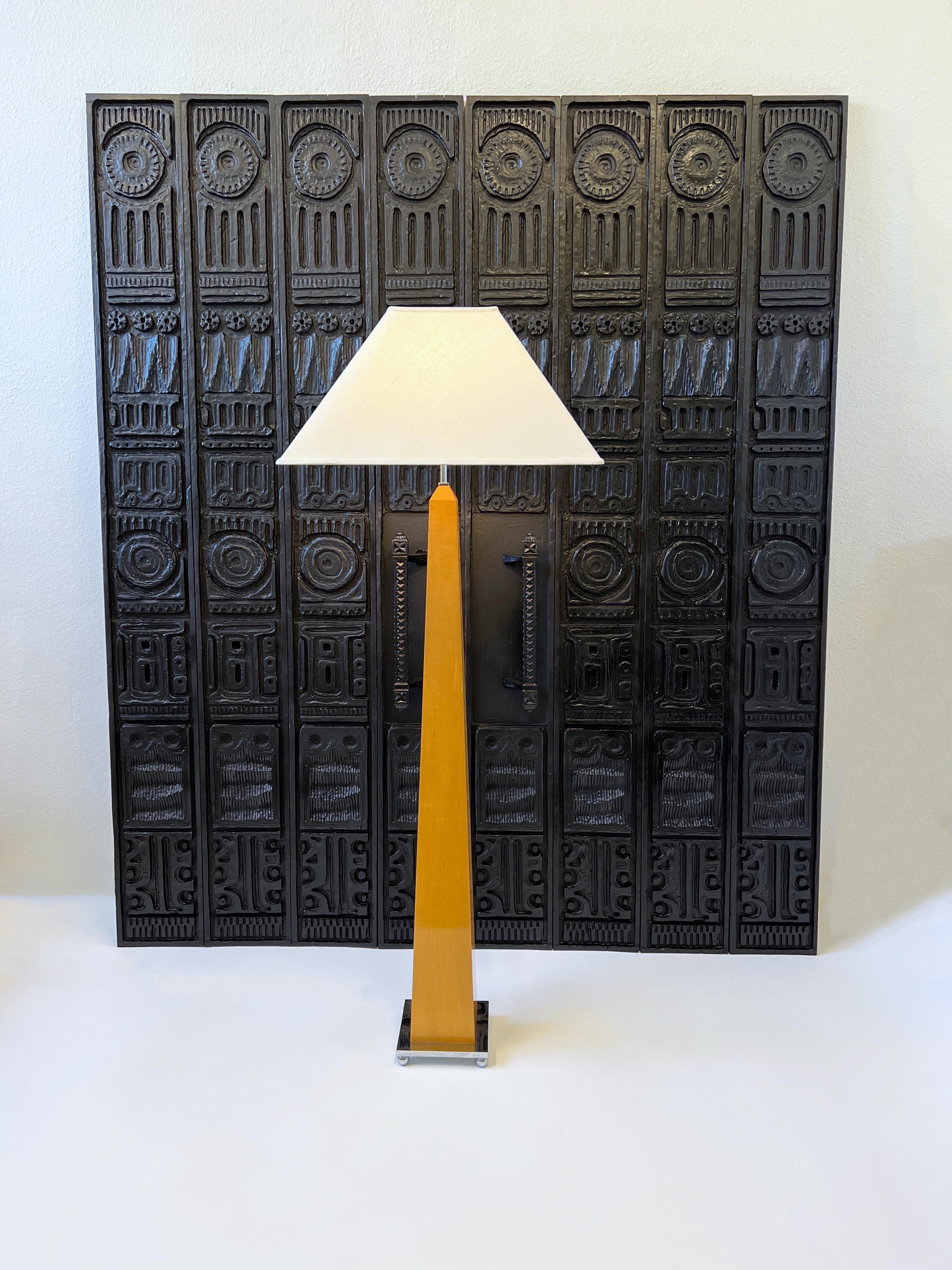 Chrome and Blond Wood Obelisk Shape Floor Lamp For Sale 1