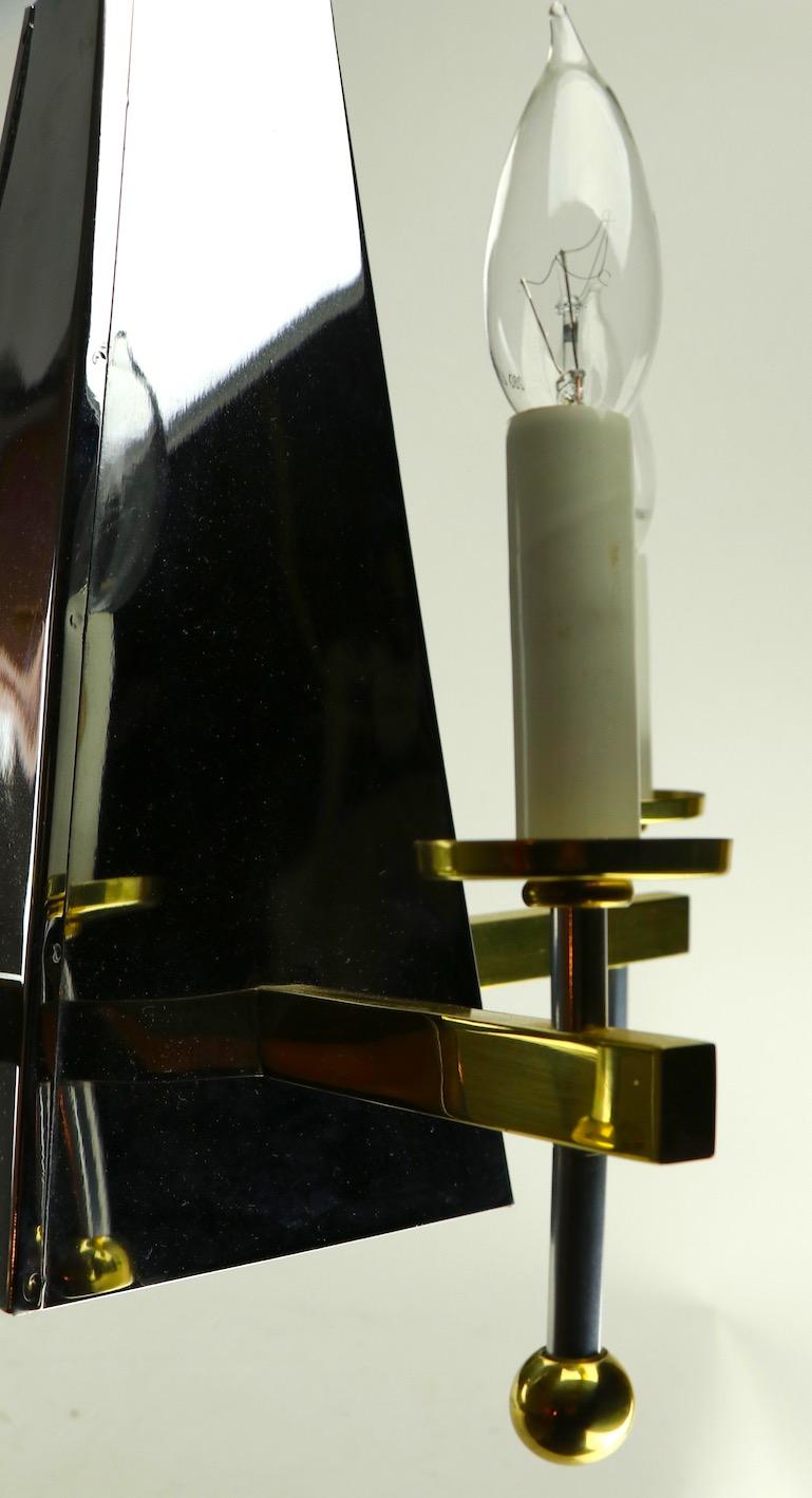 Lampadario a forma di piramide in ottone e cromo in vendita 6