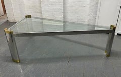 Dreieckiger Couchtisch aus Chrom und Messing von Ron Seff