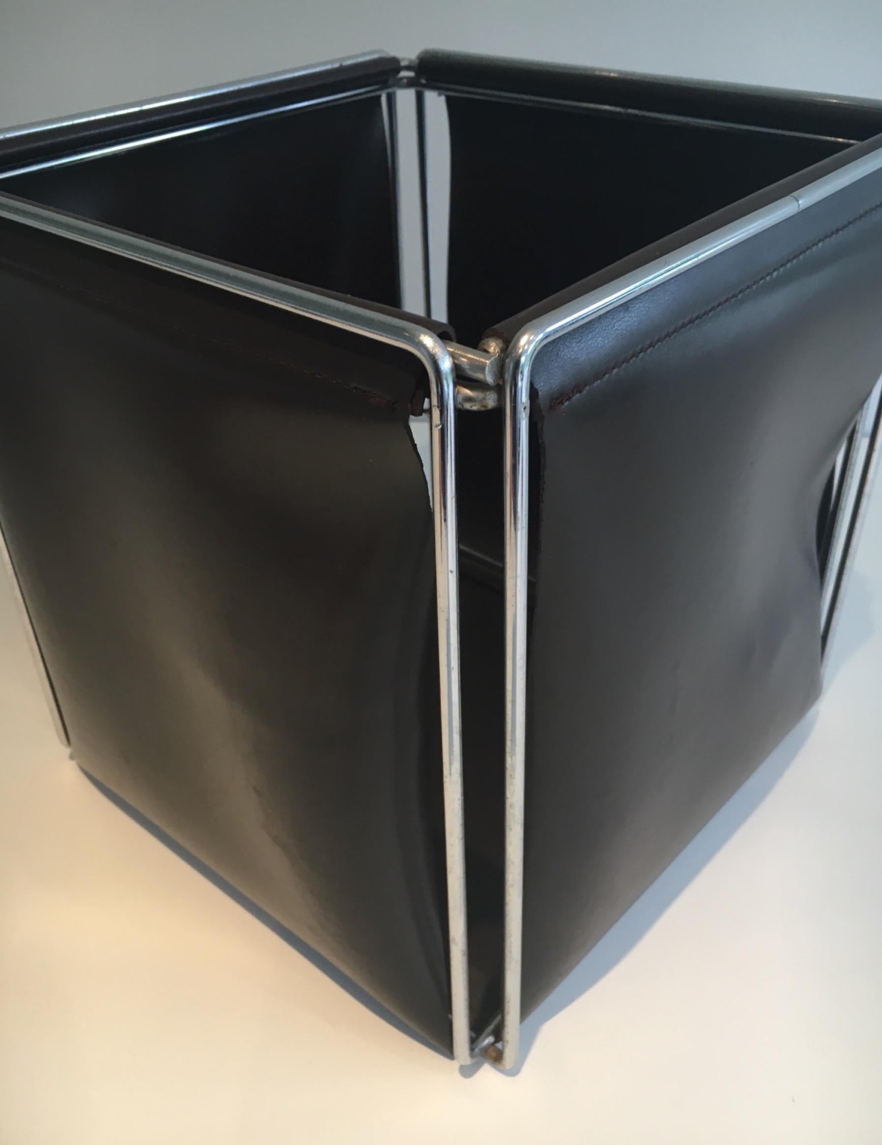 Chrome and Faux-Leather Waste Paper Basket, French Work, Circa 1970 In Good Condition For Sale In Marcq-en-Barœul, Hauts-de-France
