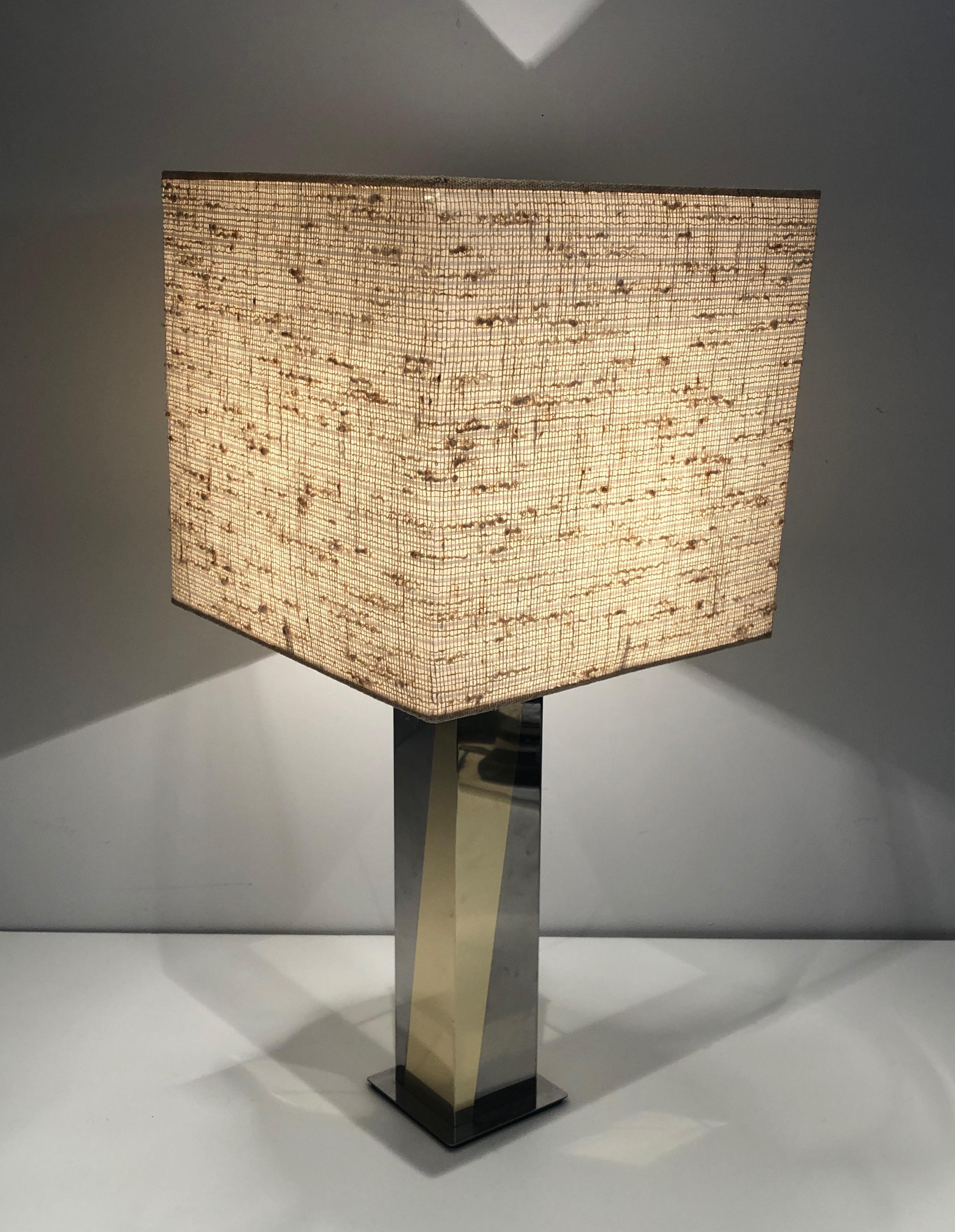 Tischlampe aus Chrom und vergoldetem Metall, französisches Werk, um 1970 (Moderne der Mitte des Jahrhunderts) im Angebot