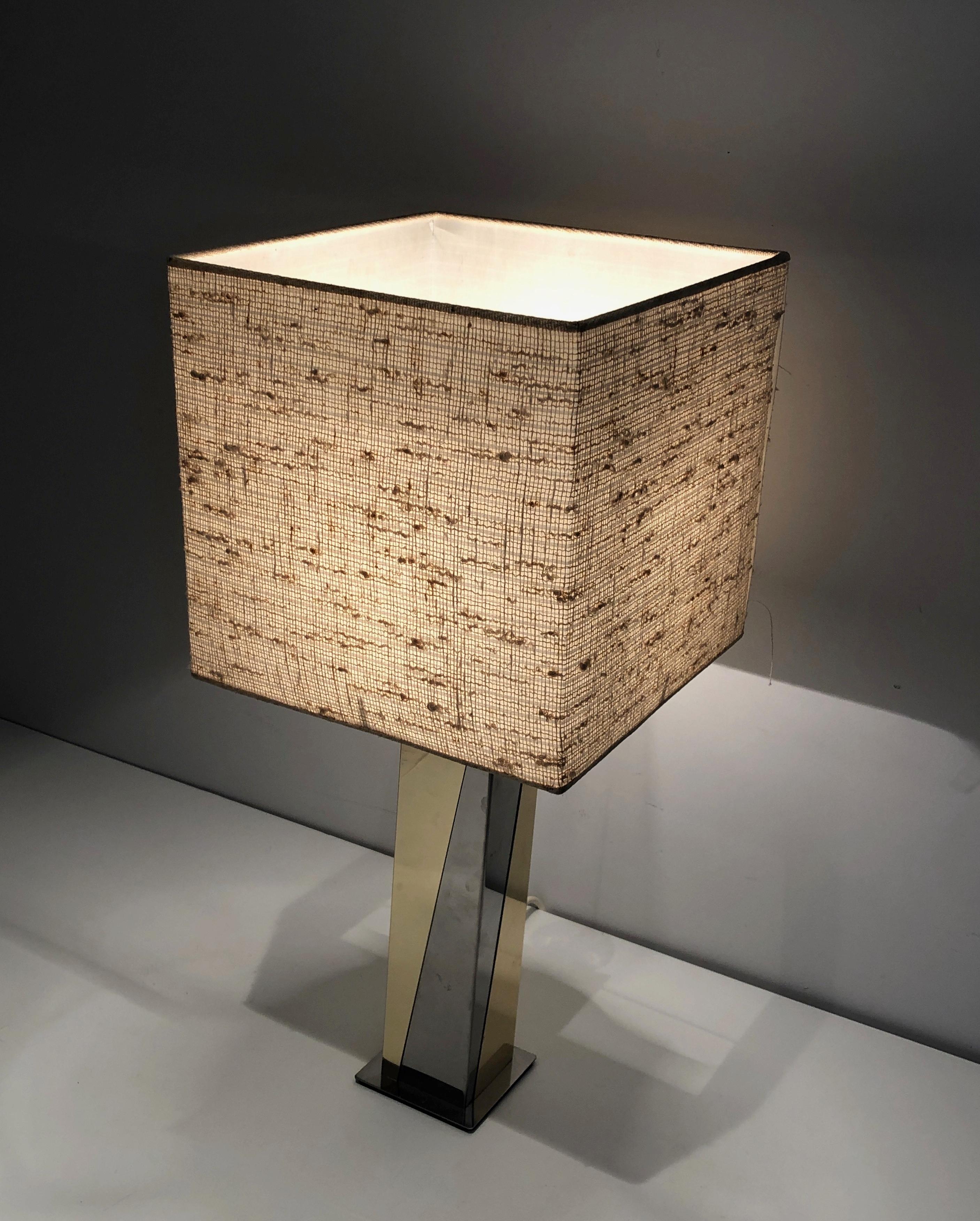 Tischlampe aus Chrom und vergoldetem Metall, französisches Werk, um 1970 (Französisch) im Angebot