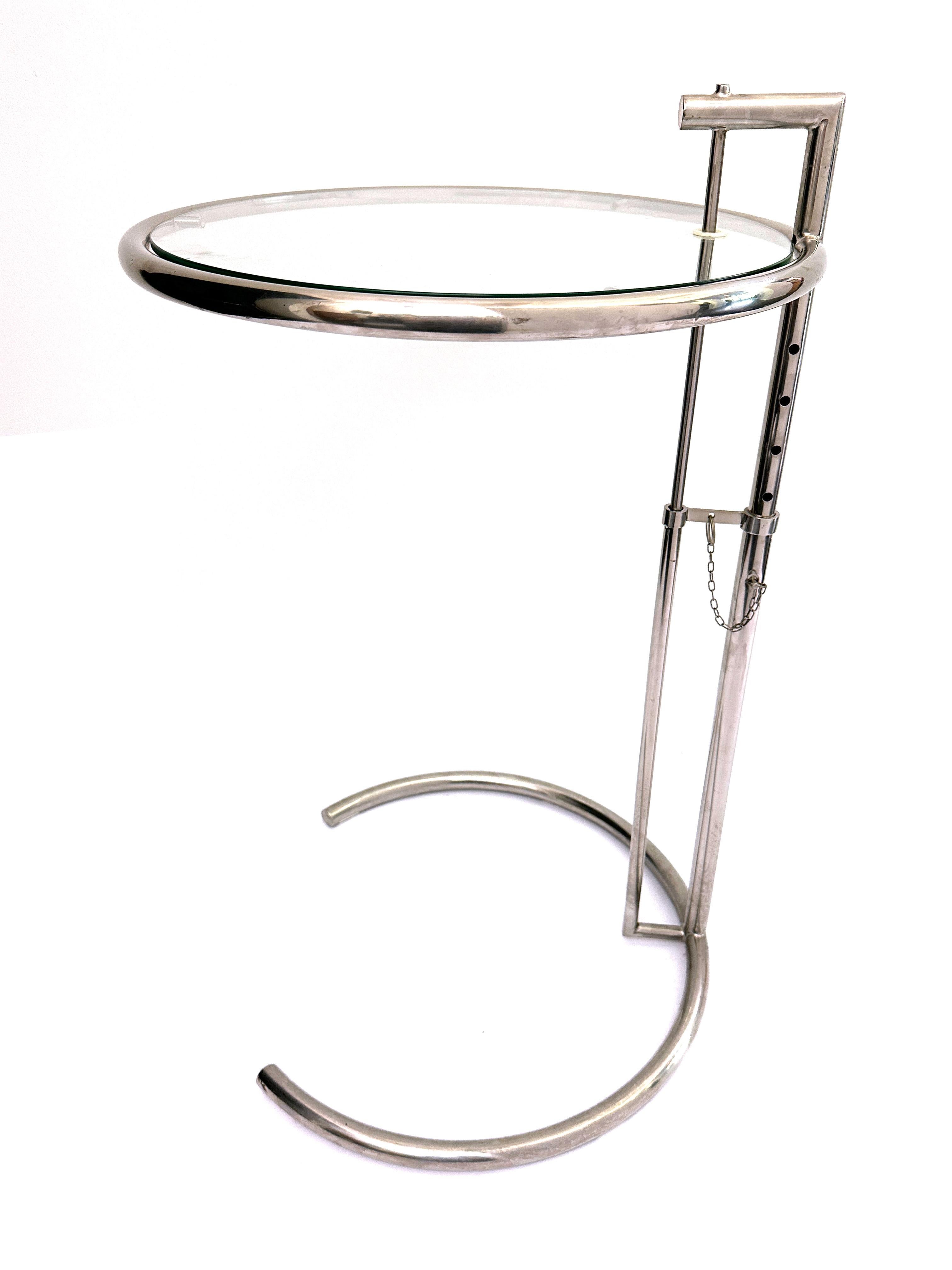 Beistelltisch aus Chrom und Glas, zugeschrieben E-1027 entworfen von Eileen Gray im Angebot 3