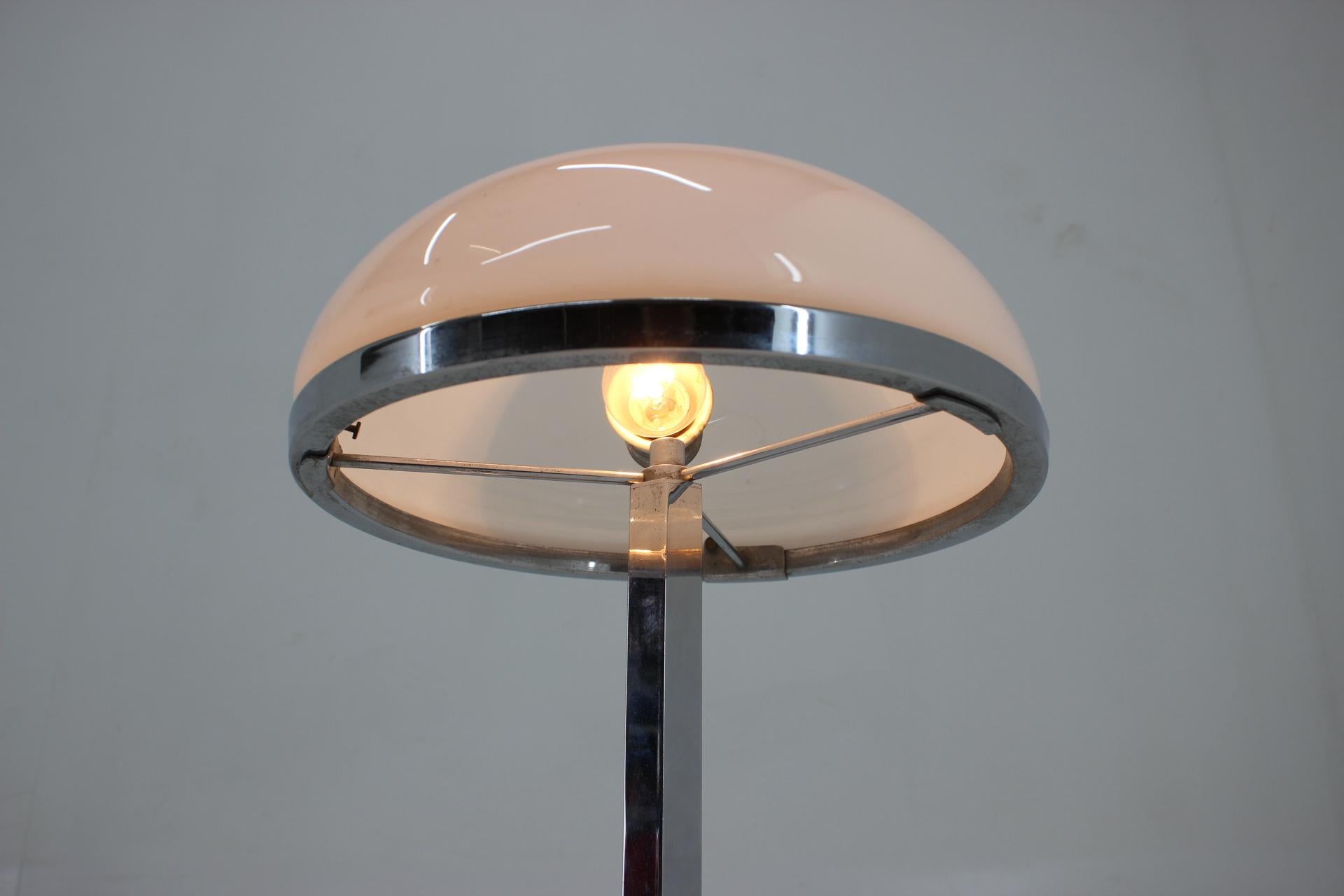 Mid-20th Century Chrome and Glass Bauhaus Table Lamp, 1930s