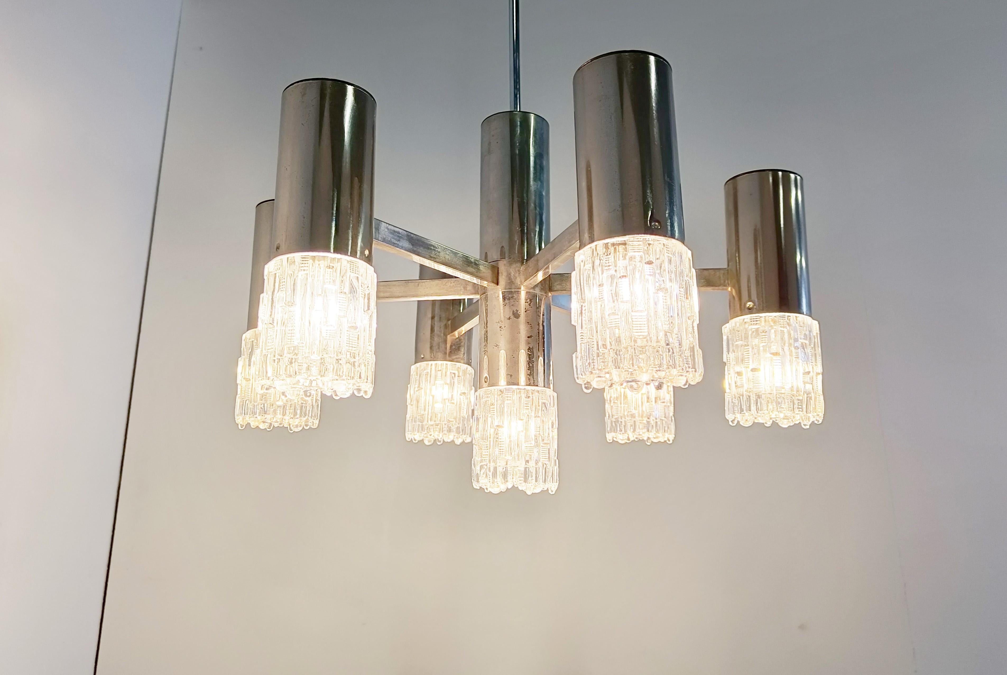 Chrome and Glass Chandelier Attributed to Sciolari, 1970s For Sale 1