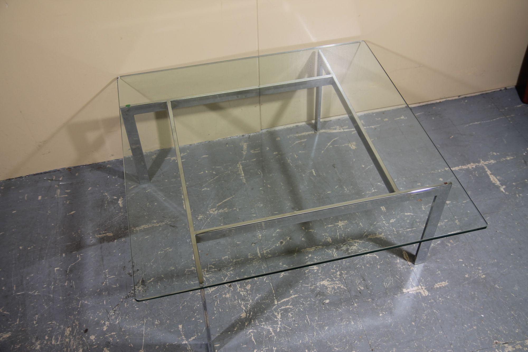 Chrome and Glass Coffee table in the manner of Milo Baughman In Good Condition For Sale In Asbury Park, NJ