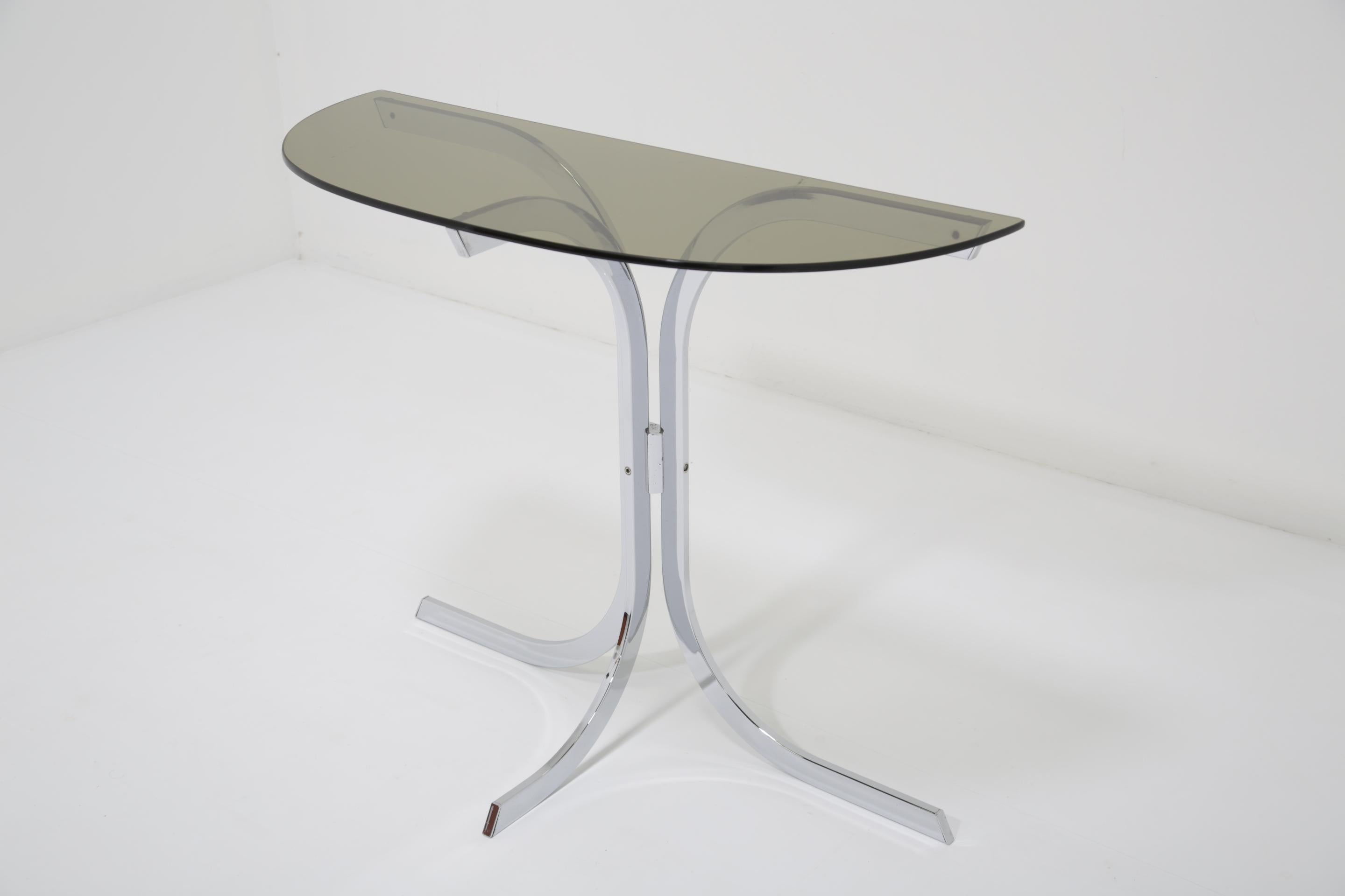 Table console en chrome et verre peut-être française circa 1970 en vente 6