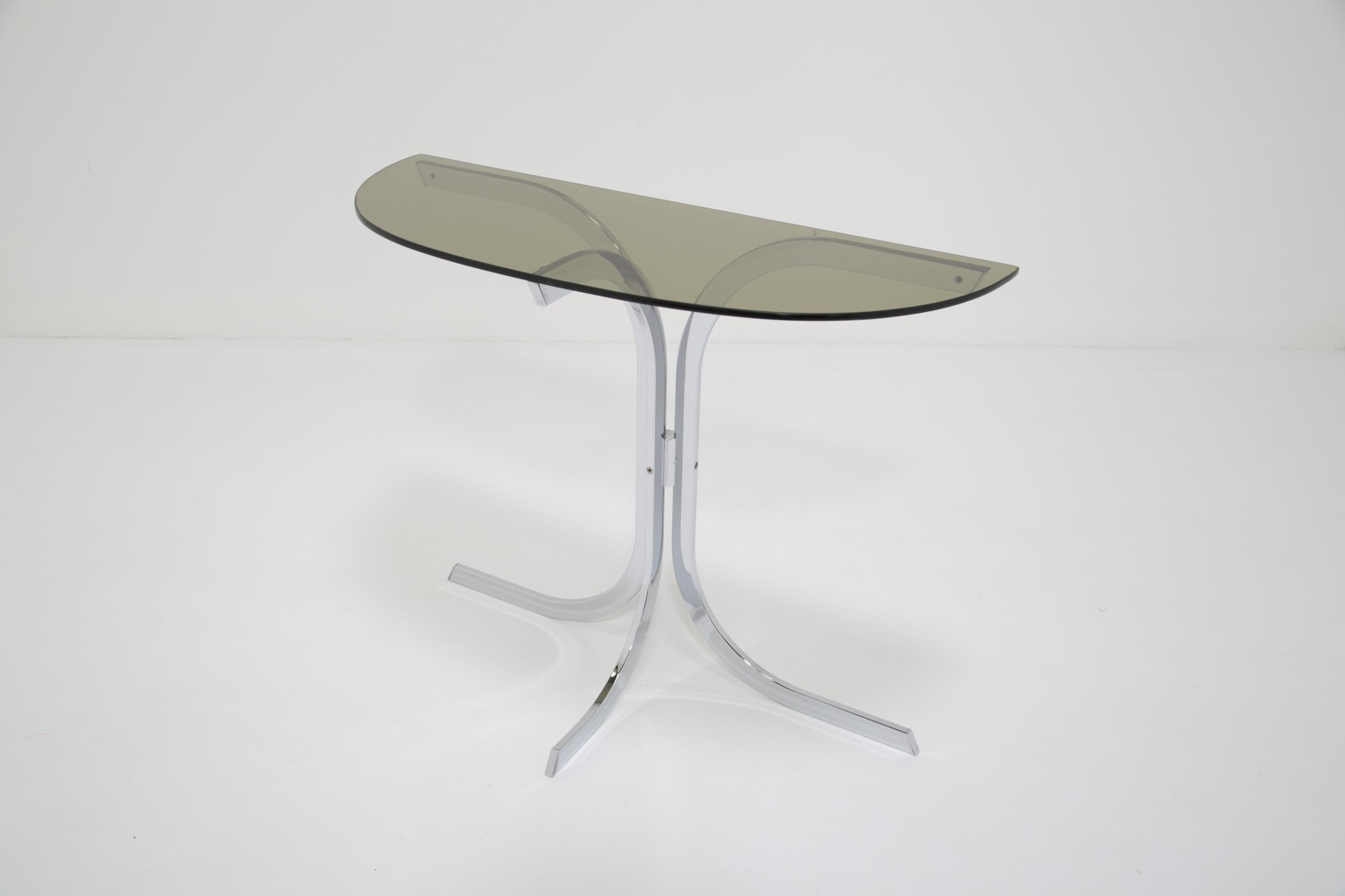 Français Table console en chrome et verre peut-être française circa 1970 en vente