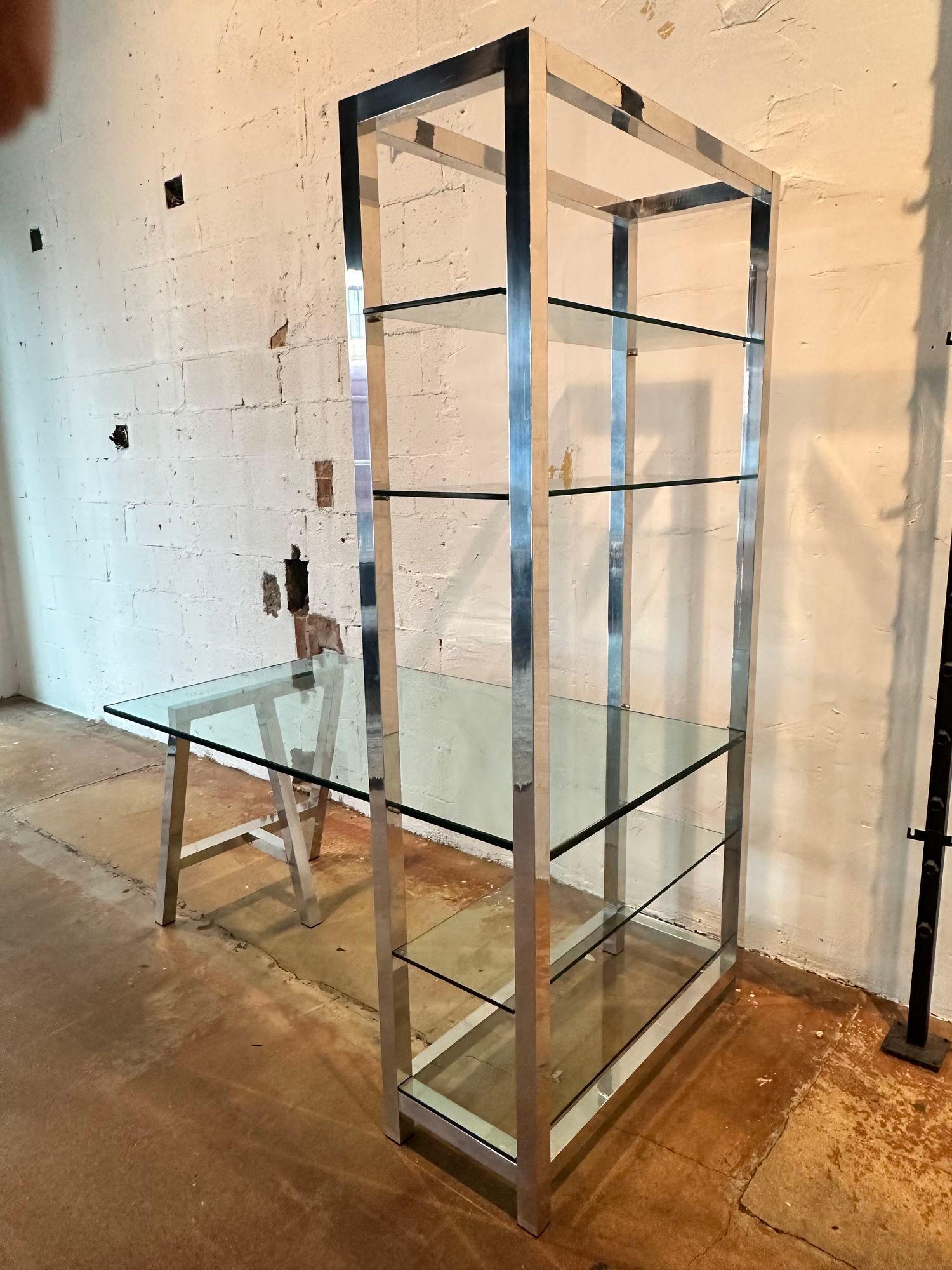 Schreibtisch/Etagere/Bücherregal aus Chrom und Glas, 1970. Ursprünglicher Zustand
Maßnahmen Bücherregal 36