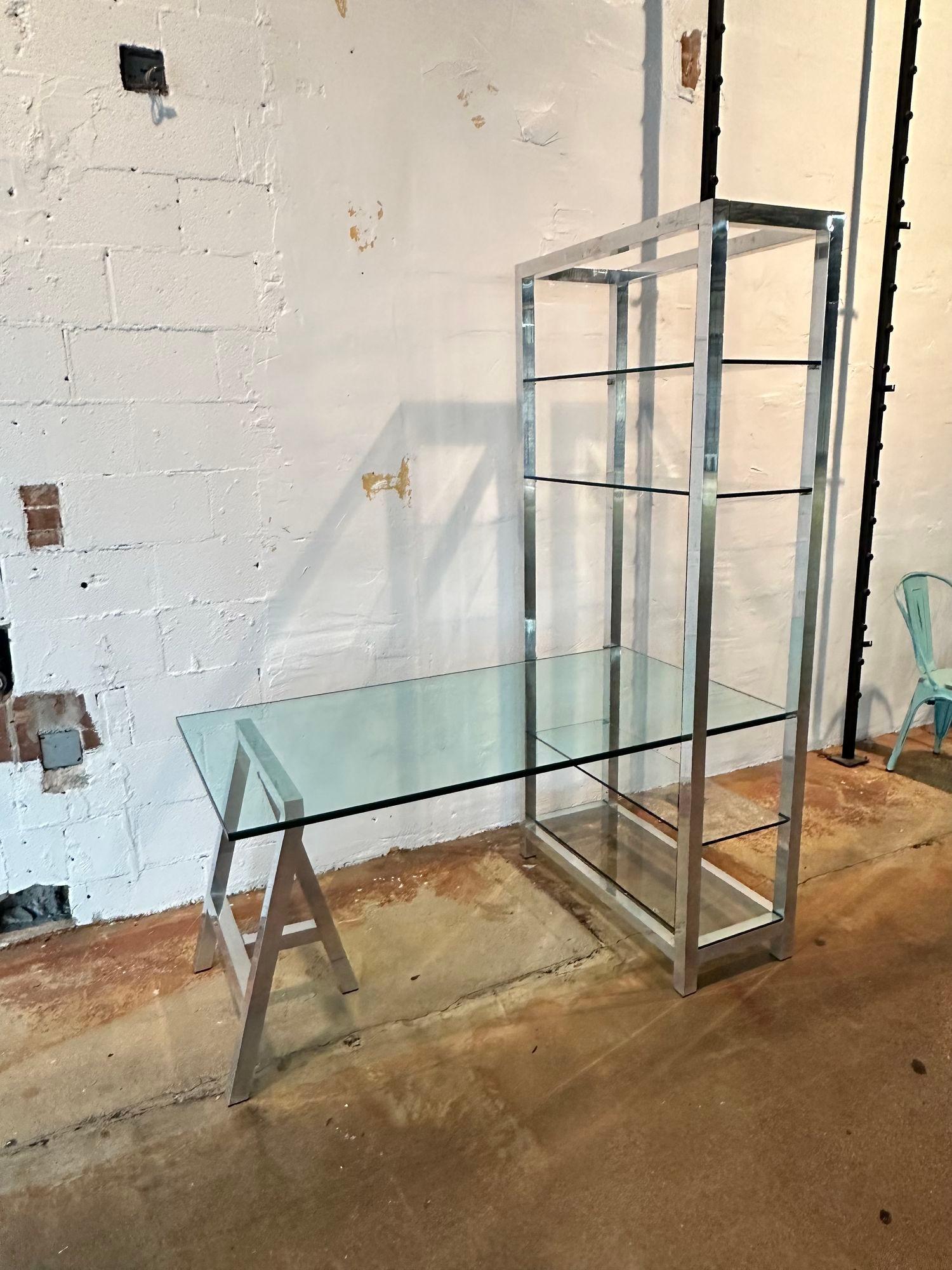 Schreibtisch/Etagere/Bücherregal aus Chrom und Glas, 1970 im Zustand „Hervorragend“ im Angebot in Chicago, IL
