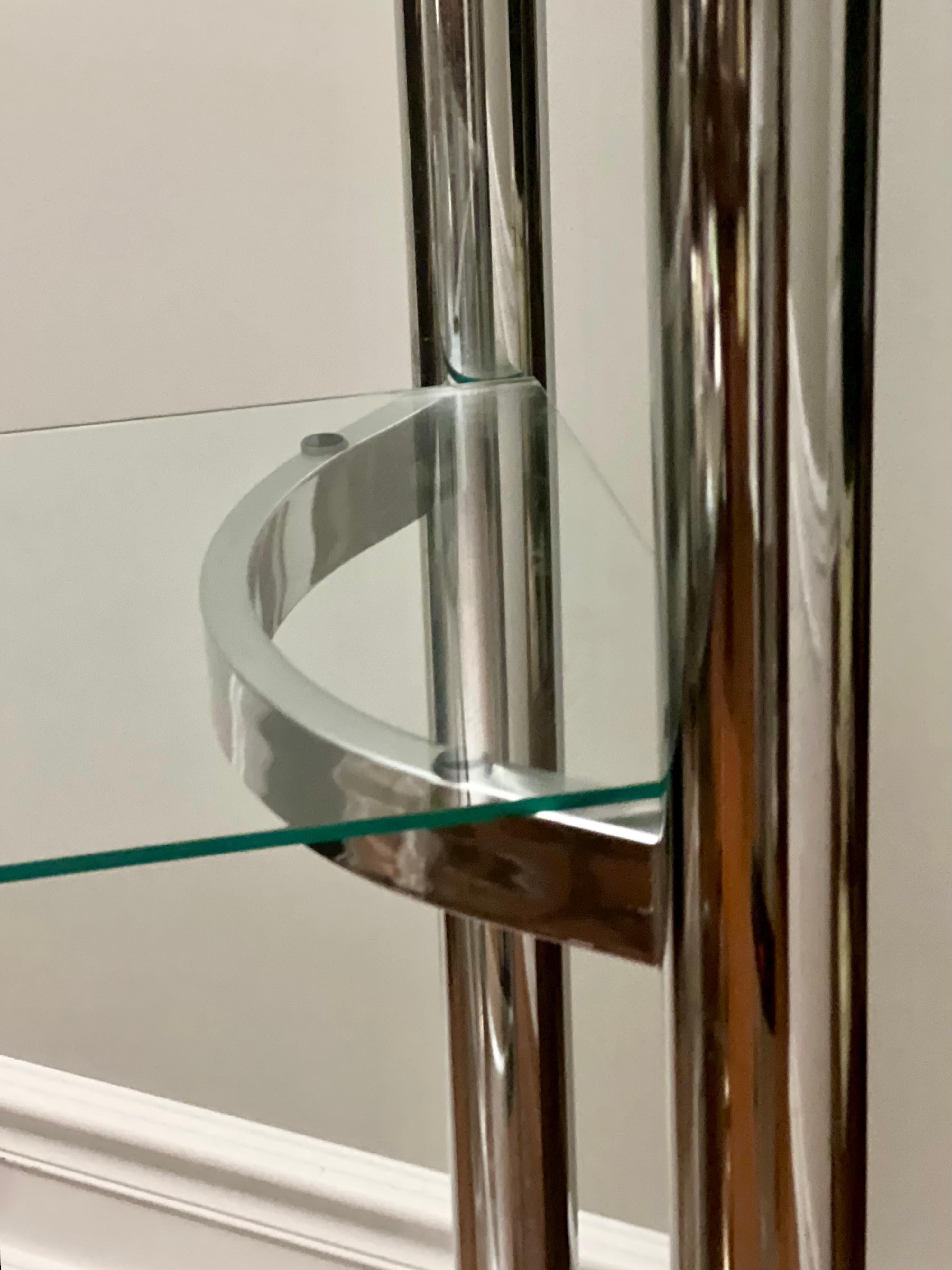 Etagere in cromo e vetro attribuito a Milo Baughman, anni '70 in vendita 2