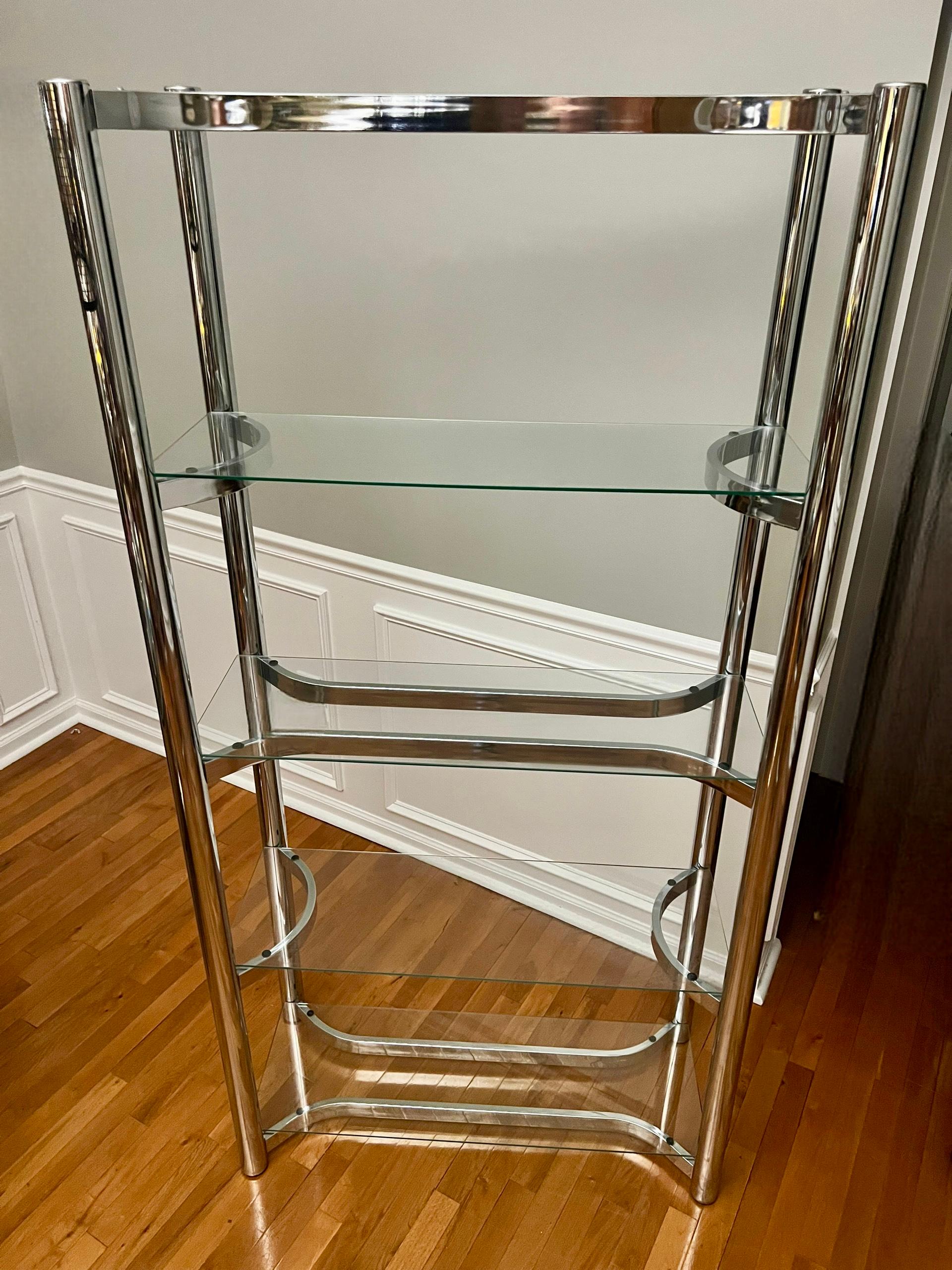 Lucidato Etagere in cromo e vetro attribuito a Milo Baughman, anni '70 in vendita