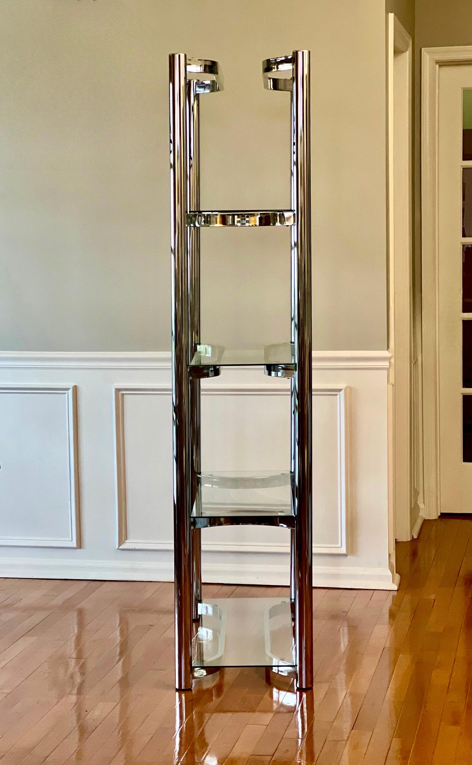 Etagere in cromo e vetro attribuito a Milo Baughman, anni '70 in vendita 1