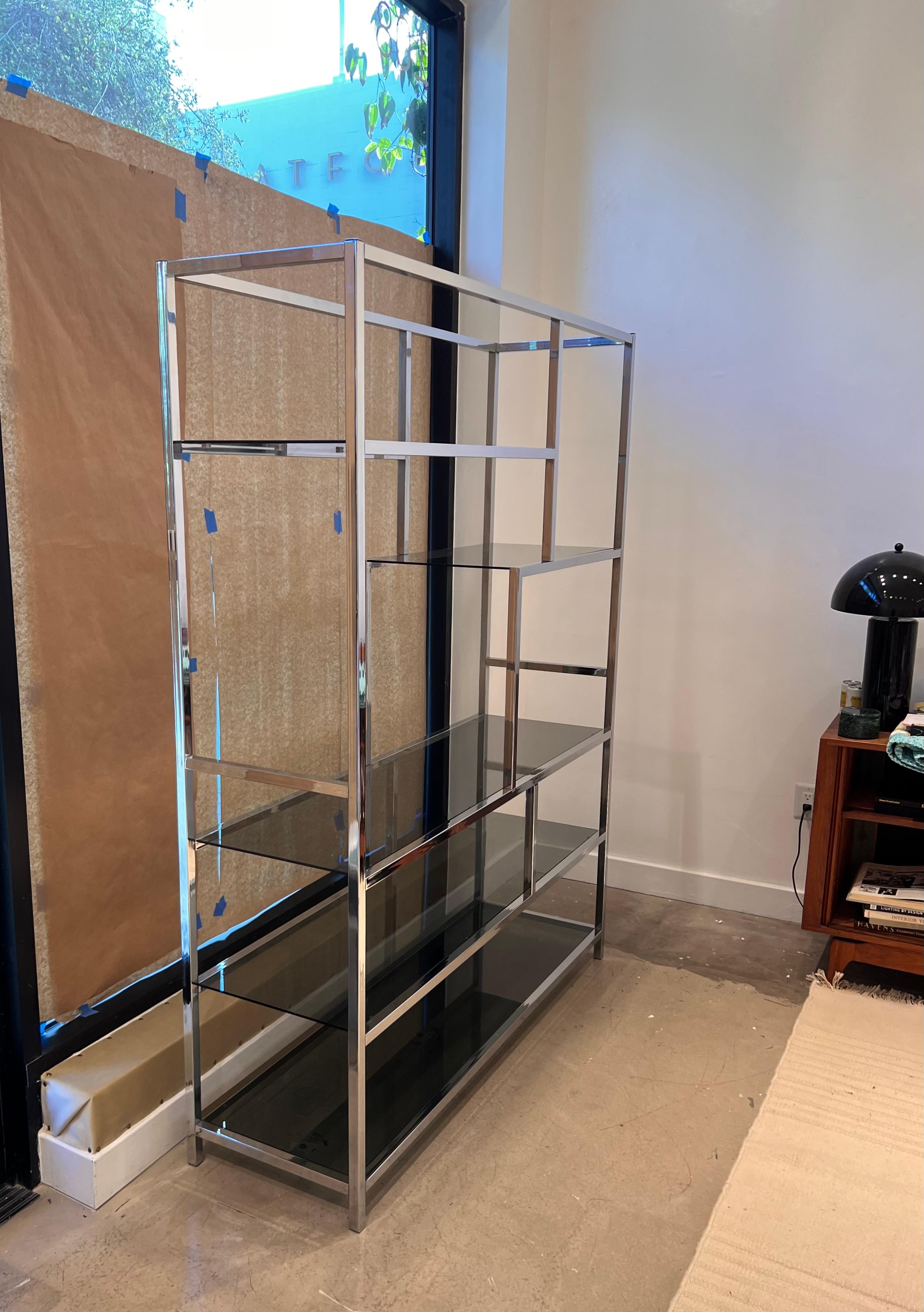 A large chrome étagère with smoked glass shelves by Design Institute of America, circa late 1970s. Fabulous condition with little to virtually no wear to glass or chrome. Pick up in Los Angeles or worldwide shipping available. Please don’t hesitate