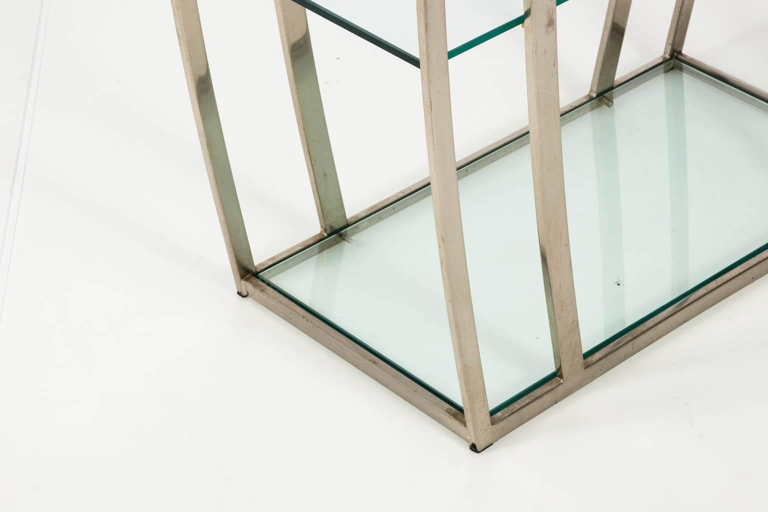 Chrome frame five-tier étagère with glass tops by Milo Baughman with minor scratches, circa mid-20th century.
 