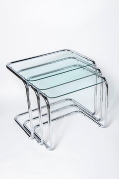 Tables gigognes en chrome et verre Designées par Reinaldo Leiro et Arnoldo Gaite, 1970.