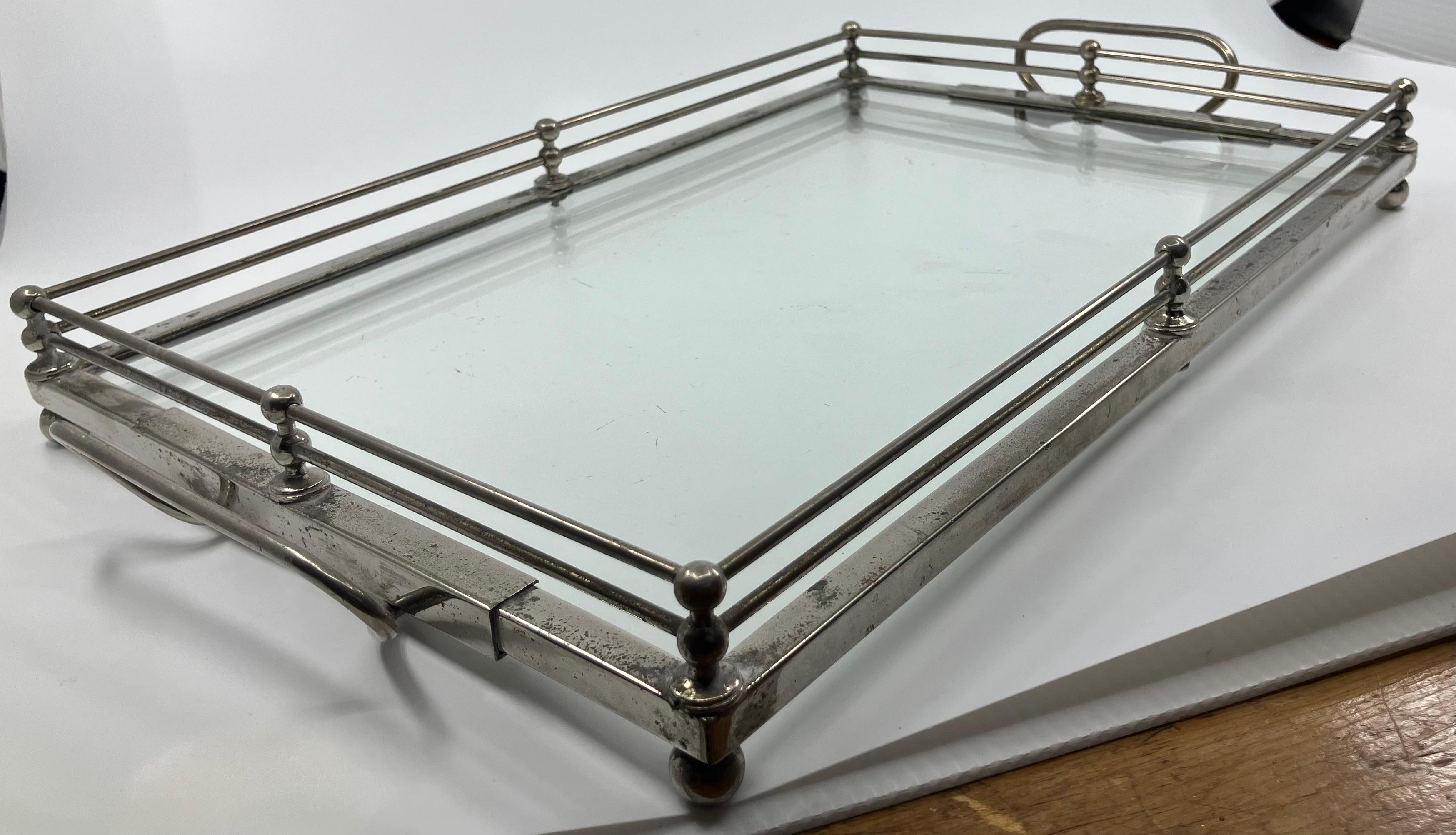 Bandeja de servir cromada y de cristal Moderno de mediados de siglo en venta