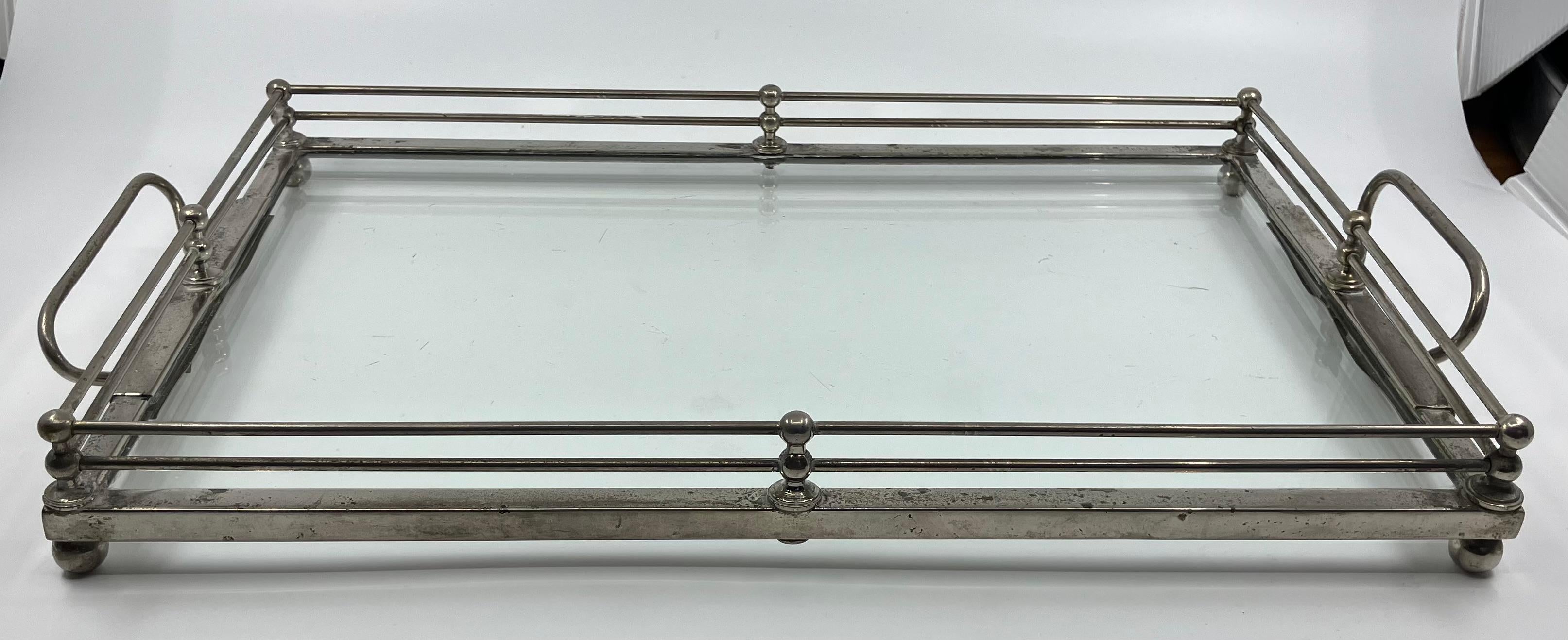 Bandeja de servir cromada y de cristal Italiano en venta